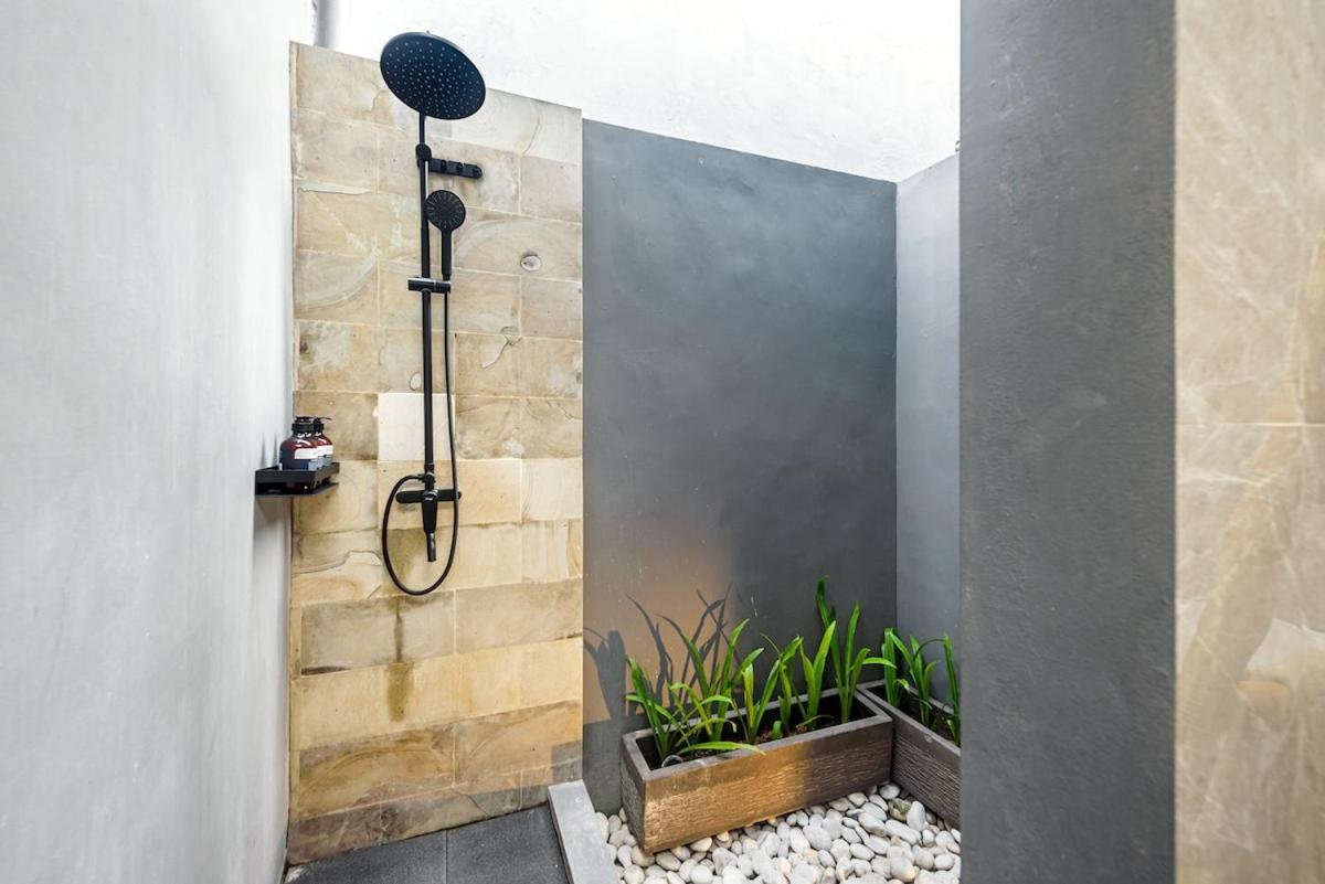 Adikara Villa 2 Cozy 2BR in Canggu, Berawa 5 mins to the beach