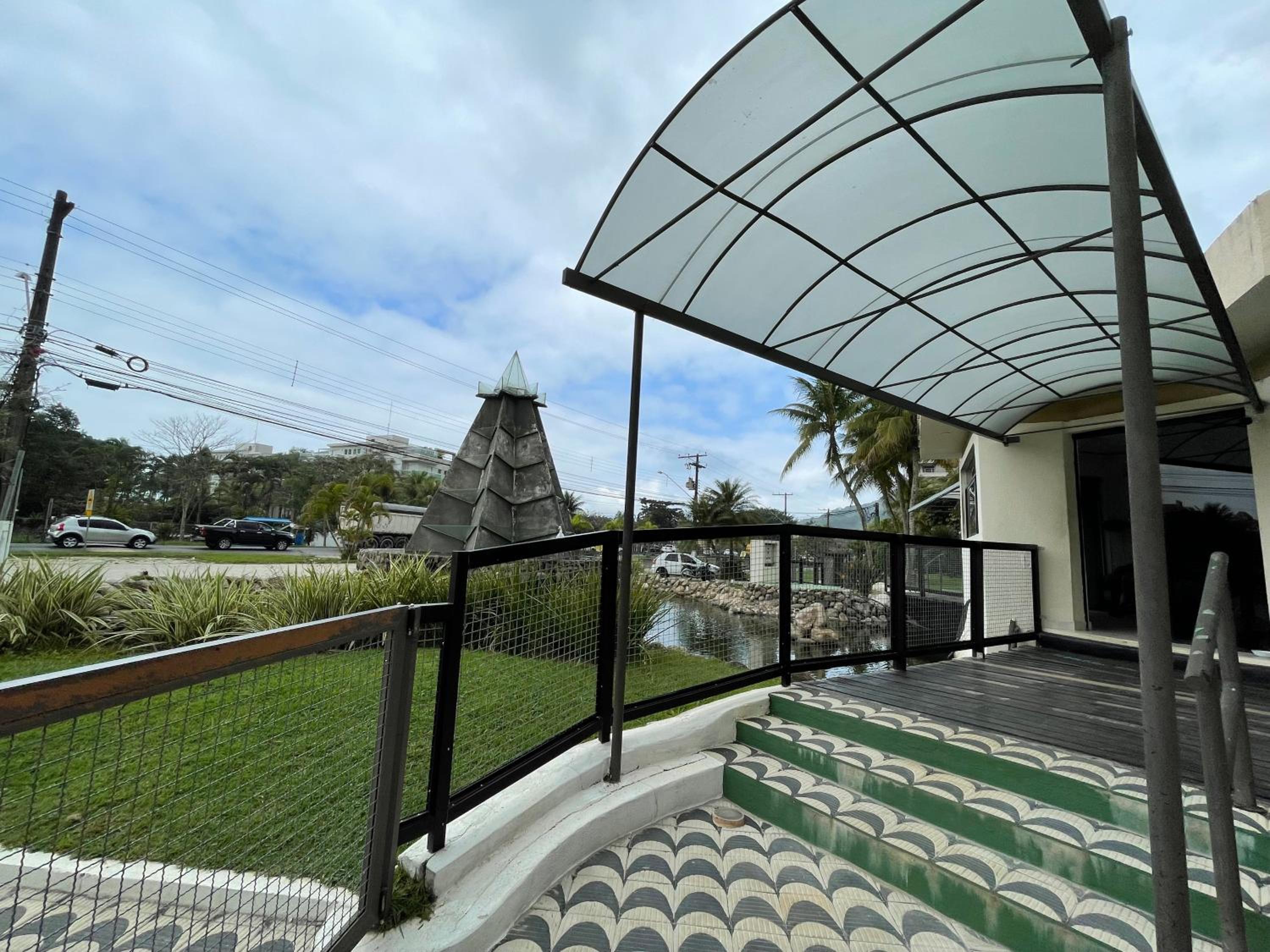 Resort Wembley Tenis 250m da Praia das Toninhas
