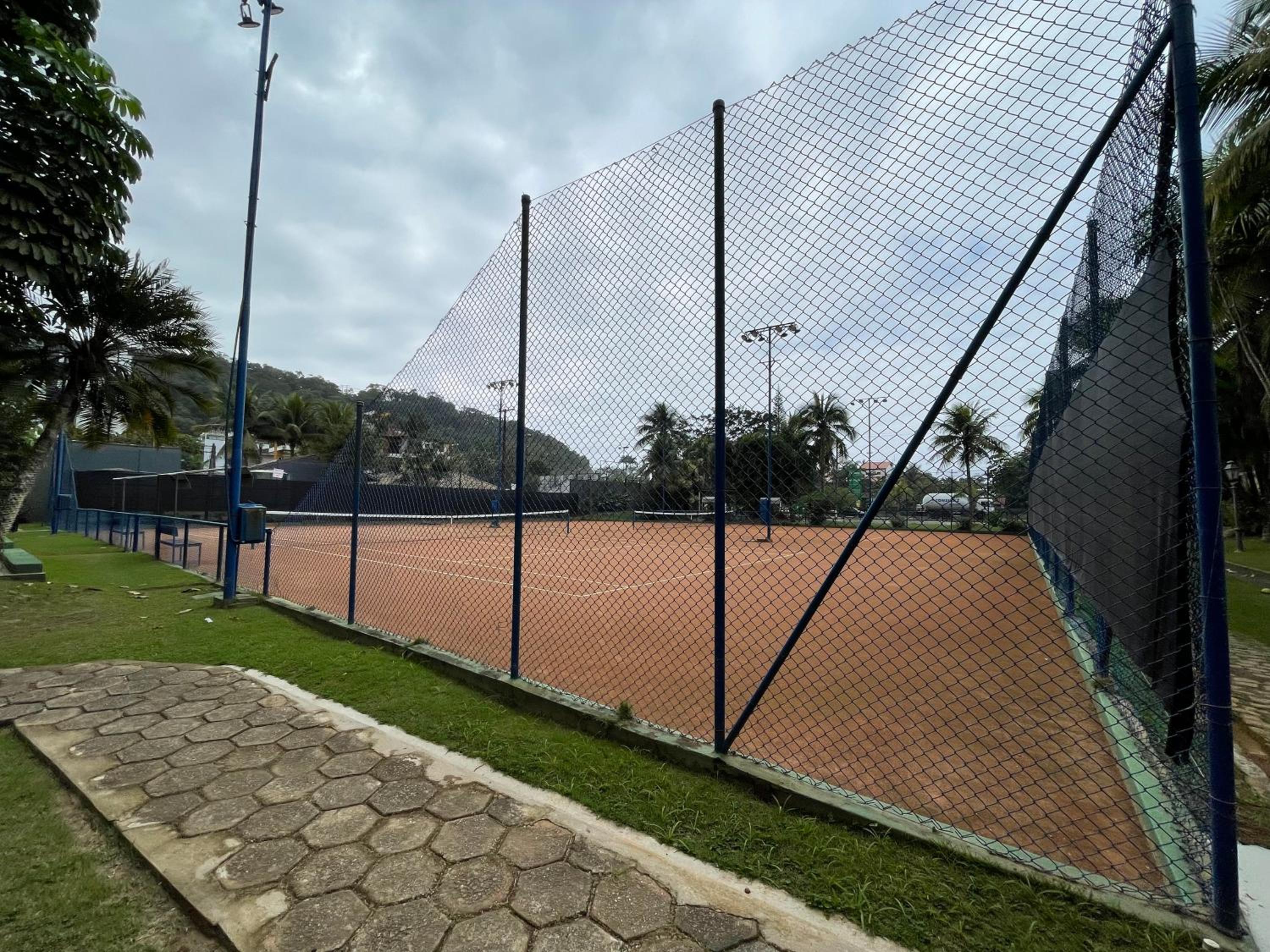 Resort Wembley Tenis 250m da Praia das Toninhas