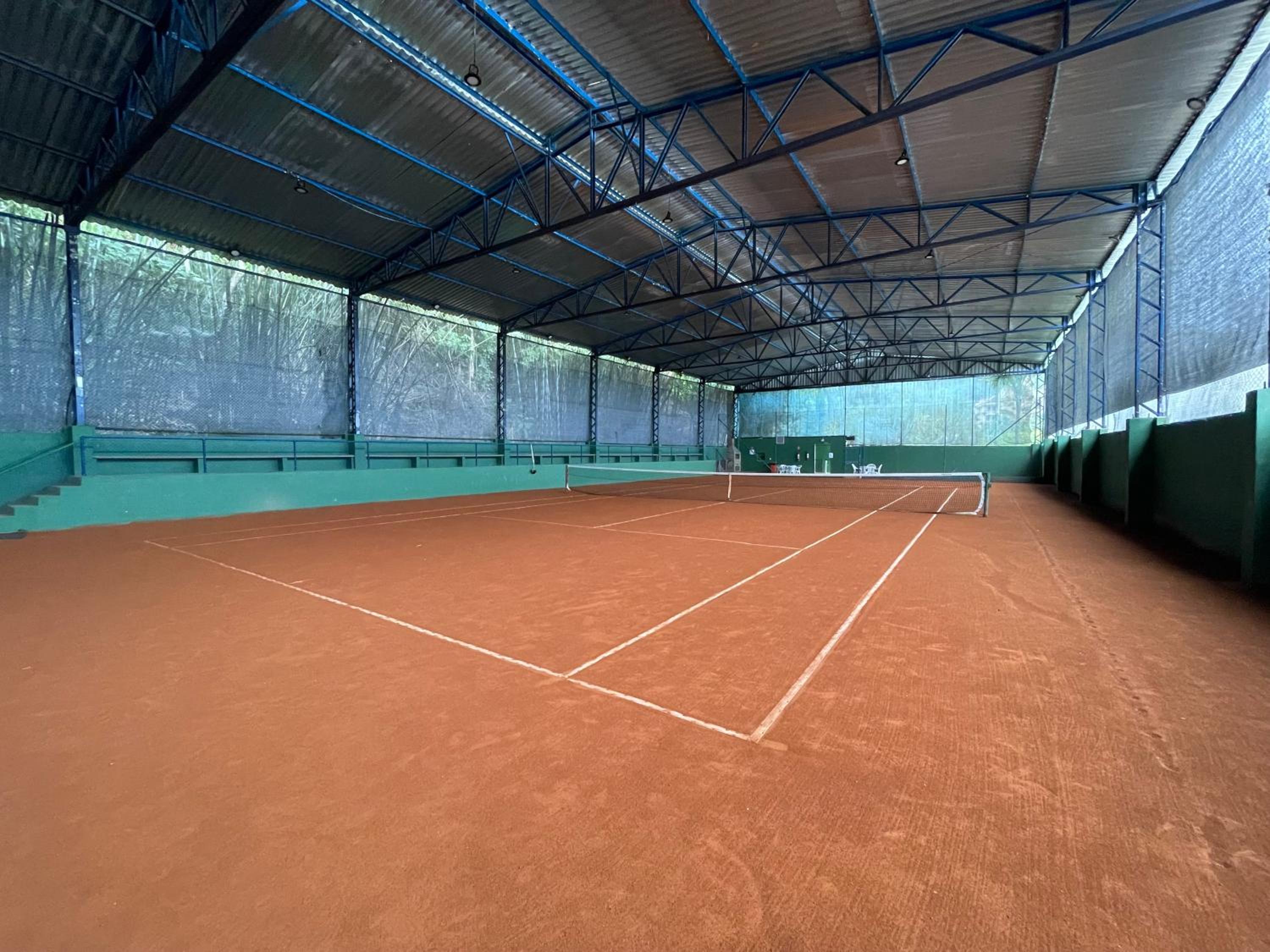Resort Wembley Tenis 250m da Praia das Toninhas