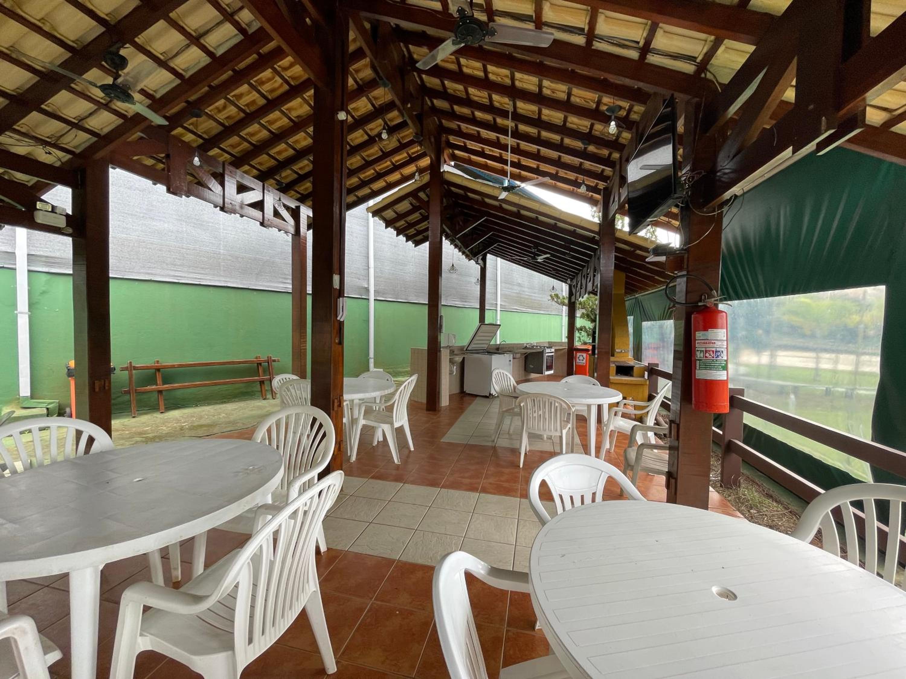 Resort Wembley Tenis 250m da Praia das Toninhas