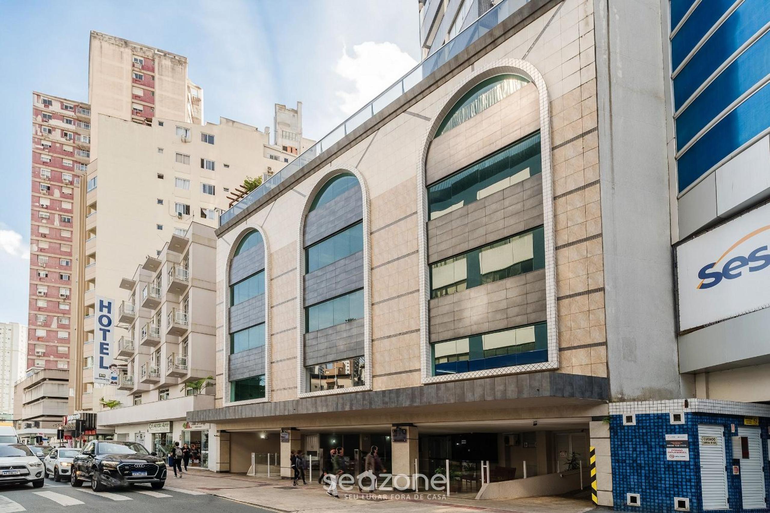 Apartments 400 m from the Beach in BC - CEV