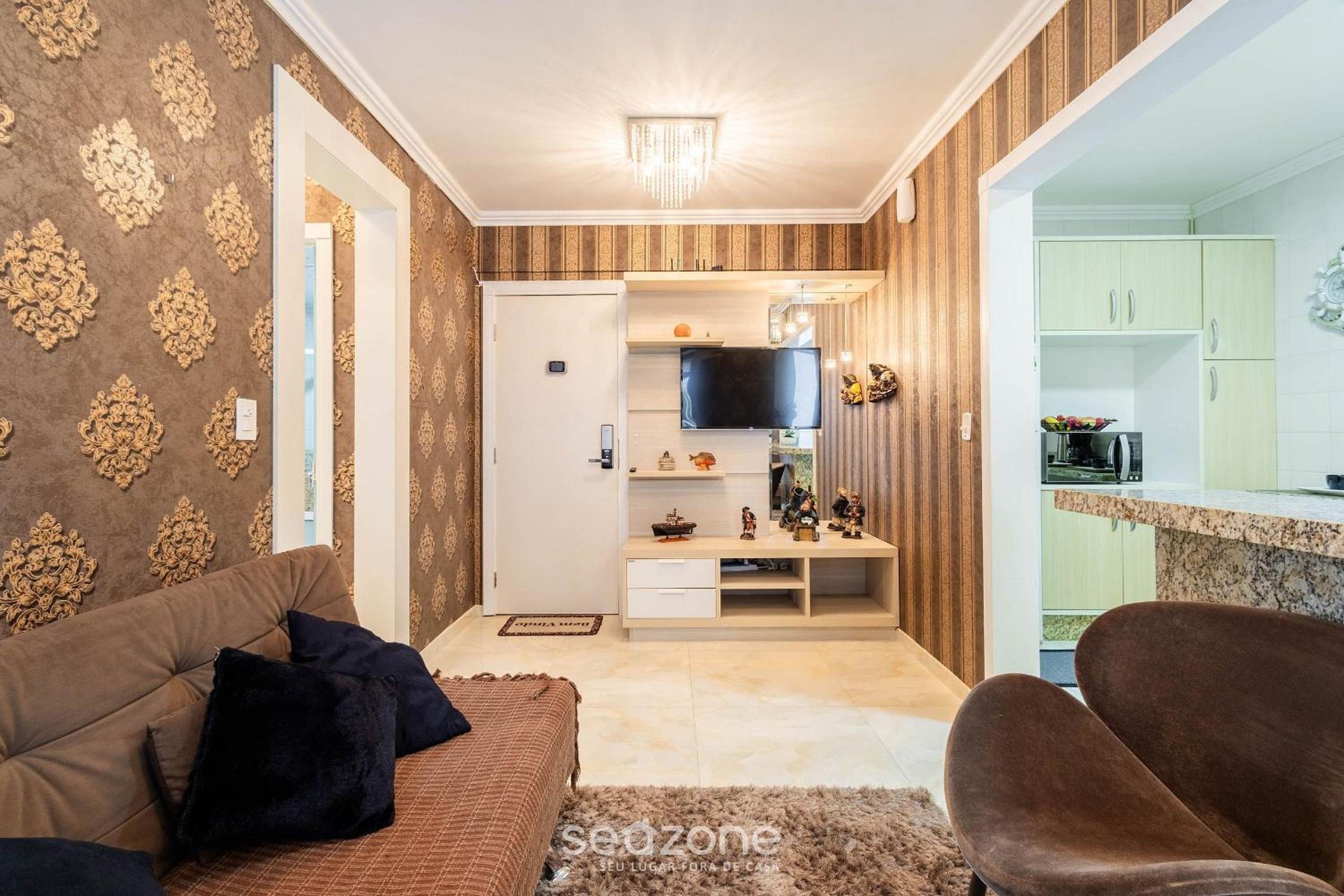 Apartments 400 m from the Beach in BC - CEV