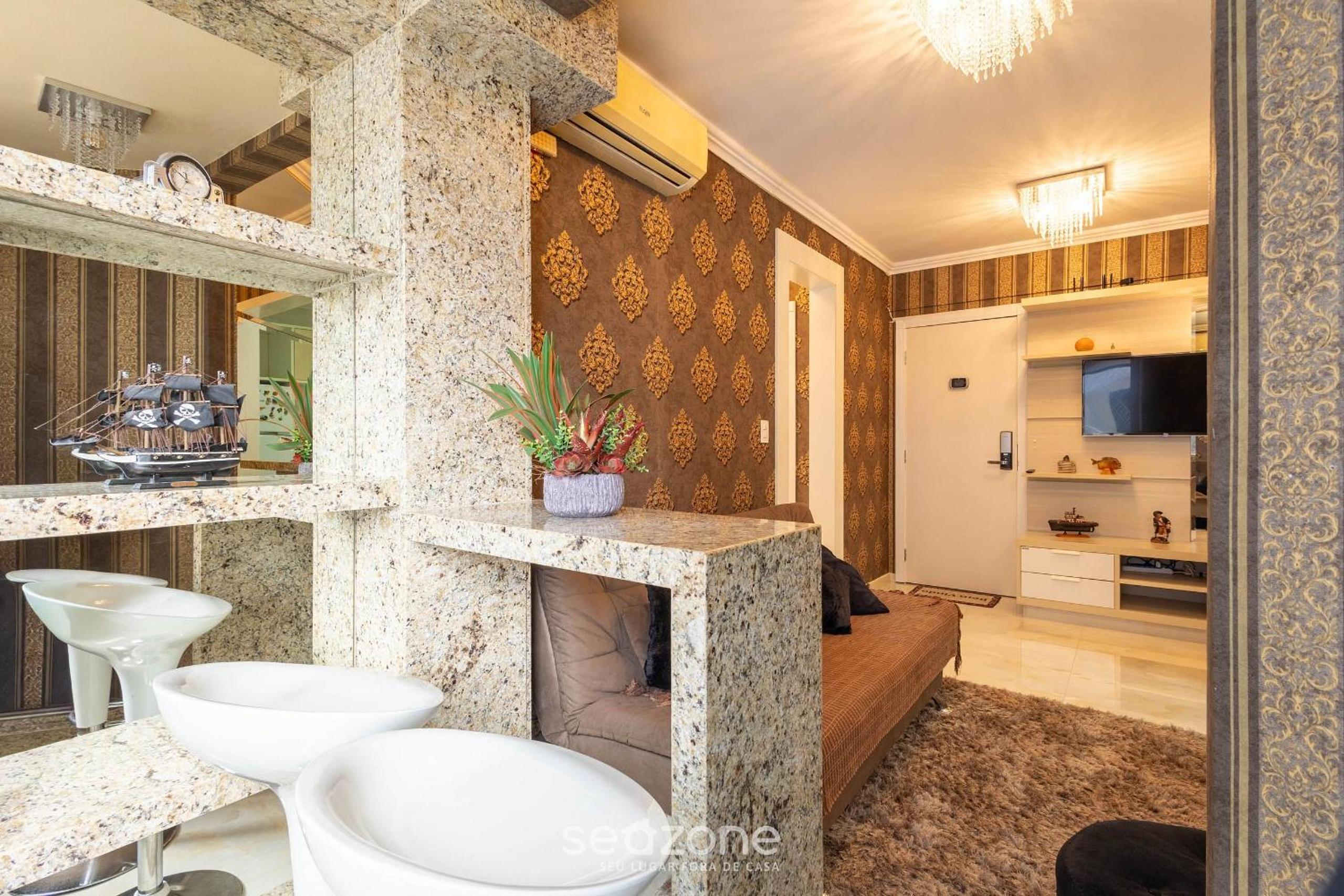 Apartments 400 m from the Beach in BC - CEV
