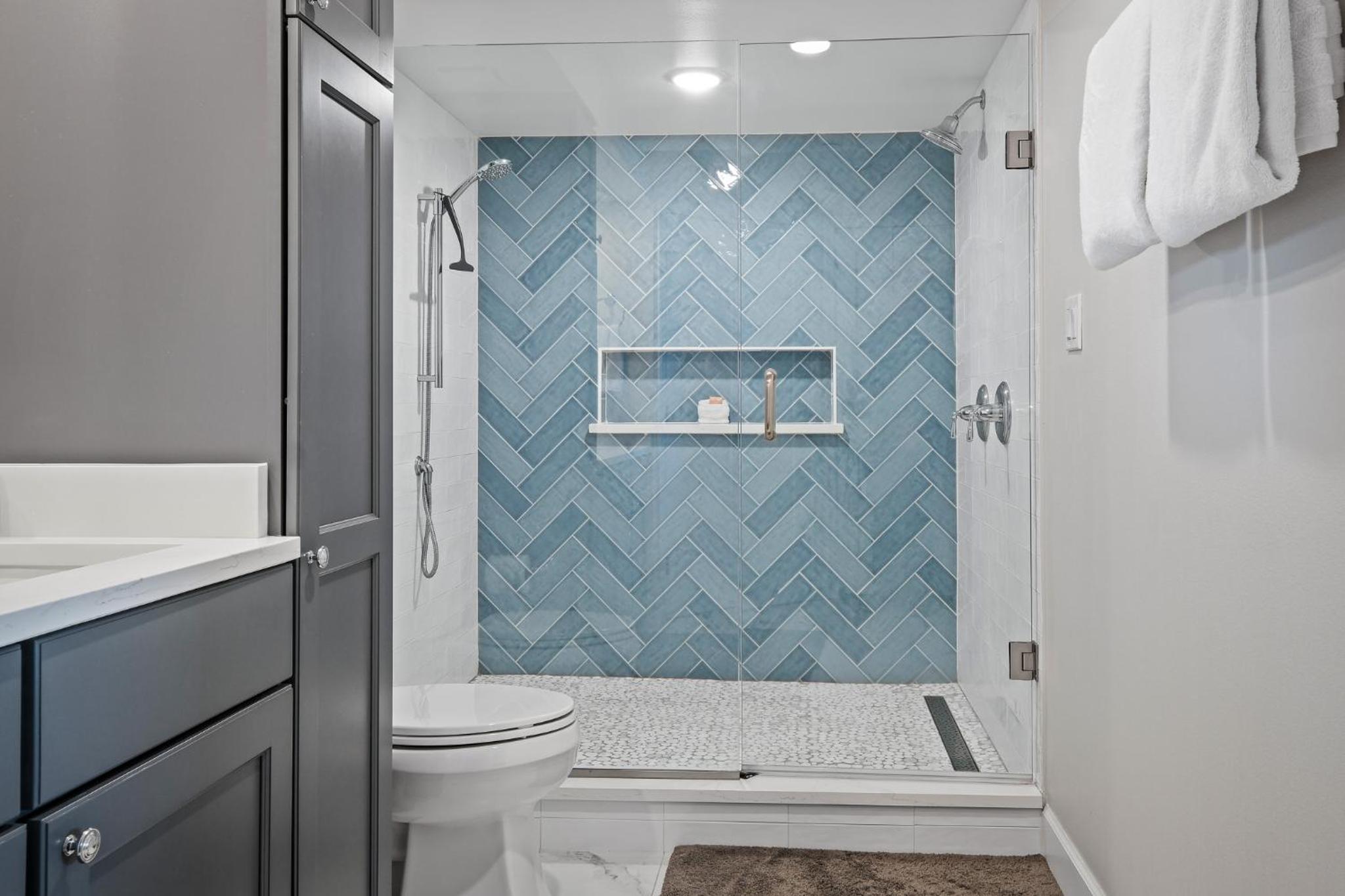 Stunning direct oceanfront condo with a balcony, hot tub, and heated pool