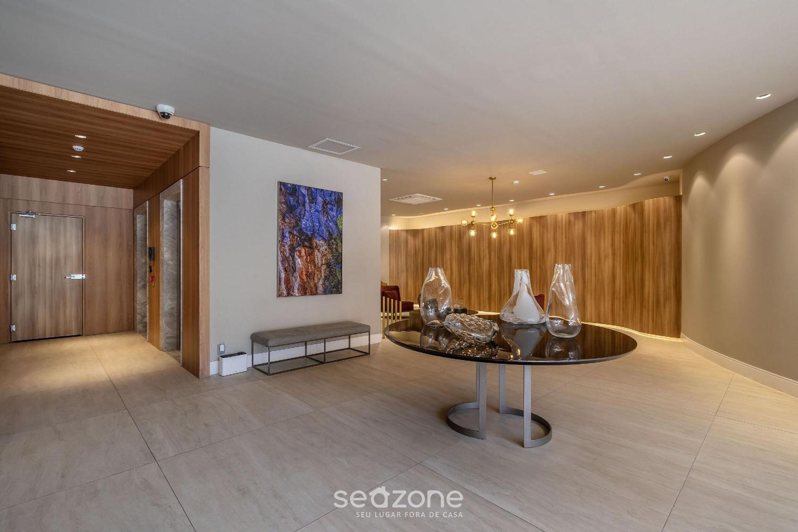 Building with swimming pool next to Balneário Shopping in BC - TSO