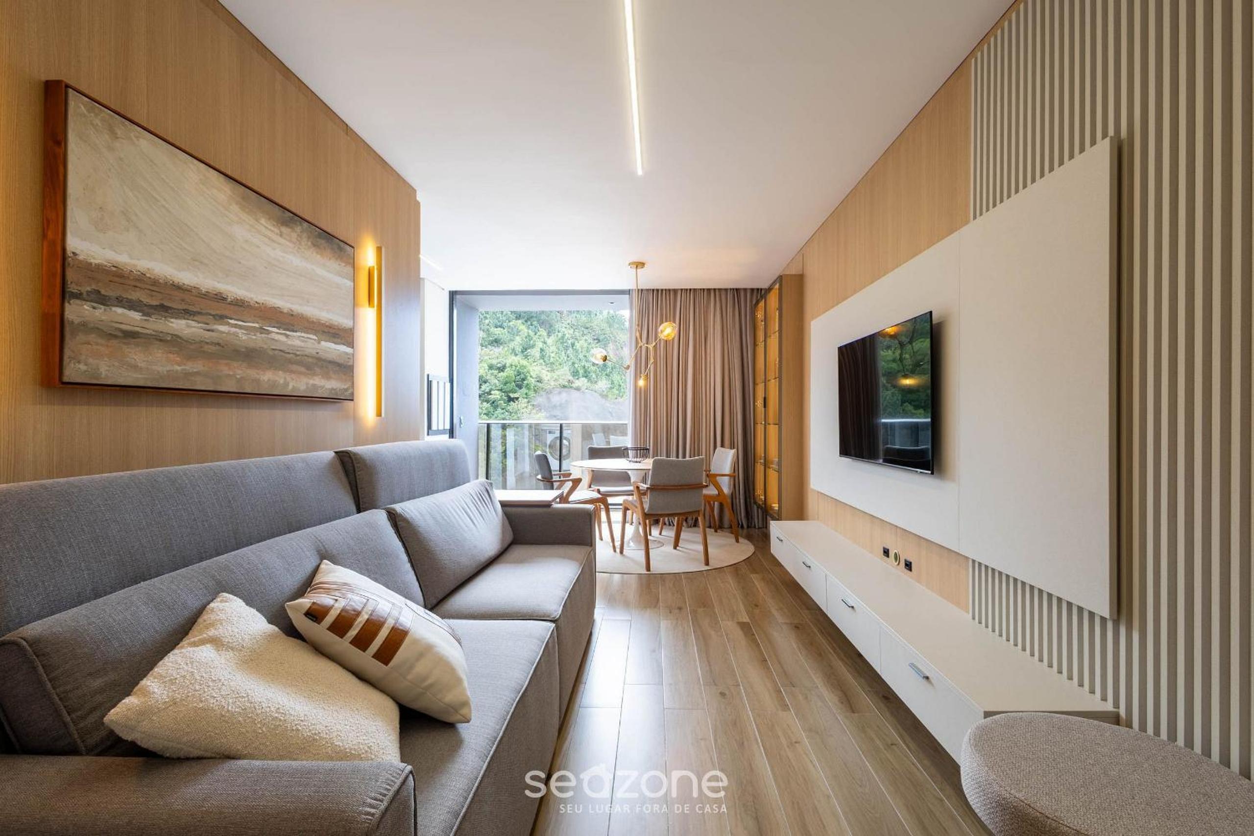 Building with swimming pool next to Balneário Shopping in BC - TSO