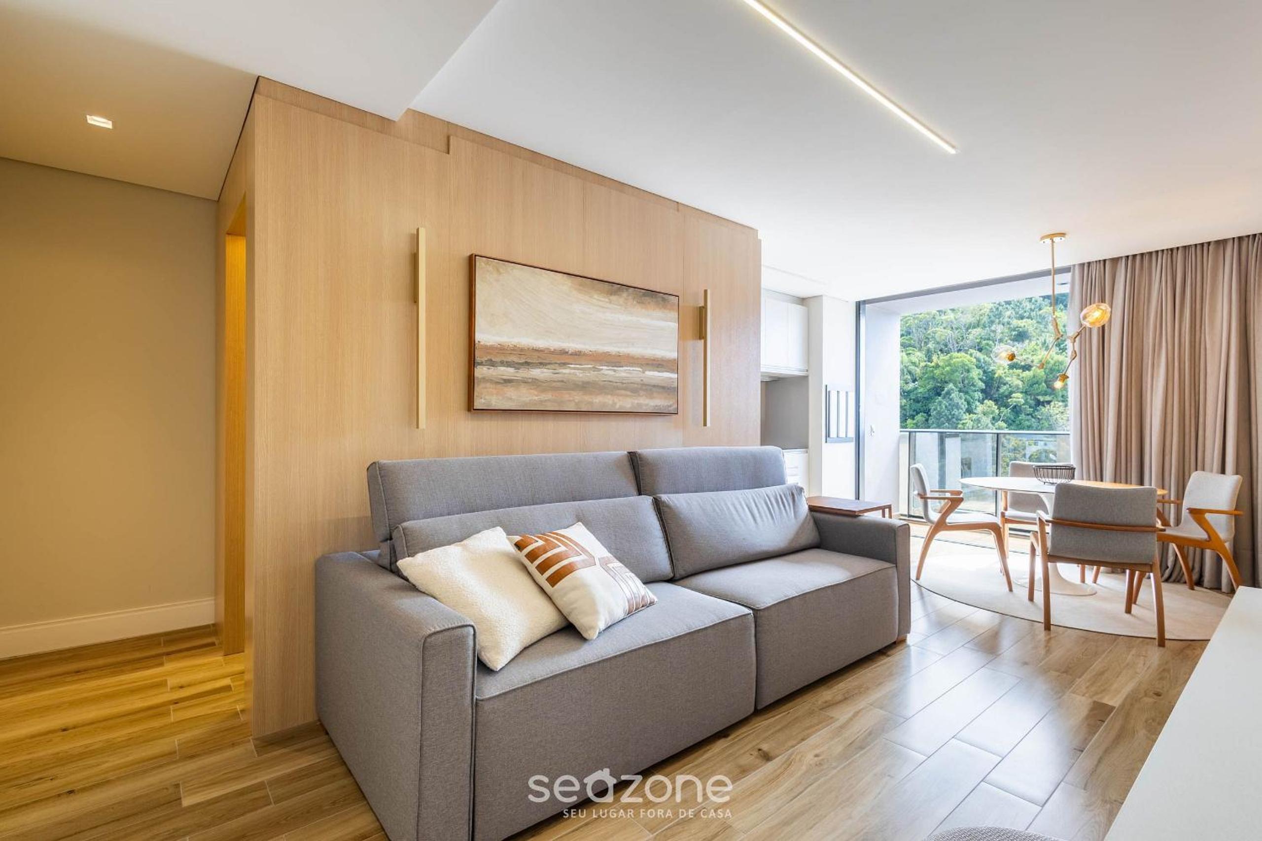 Building with swimming pool next to Balneário Shopping in BC - TSO