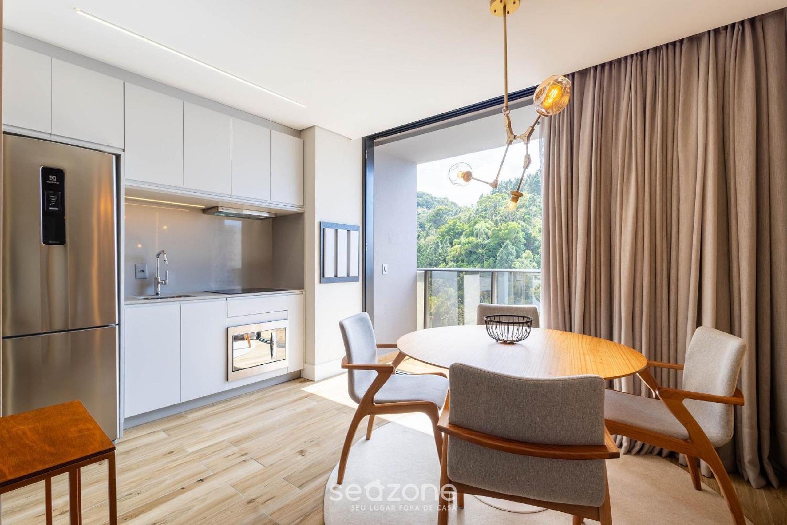 Building with swimming pool next to Balneário Shopping in BC - TSO