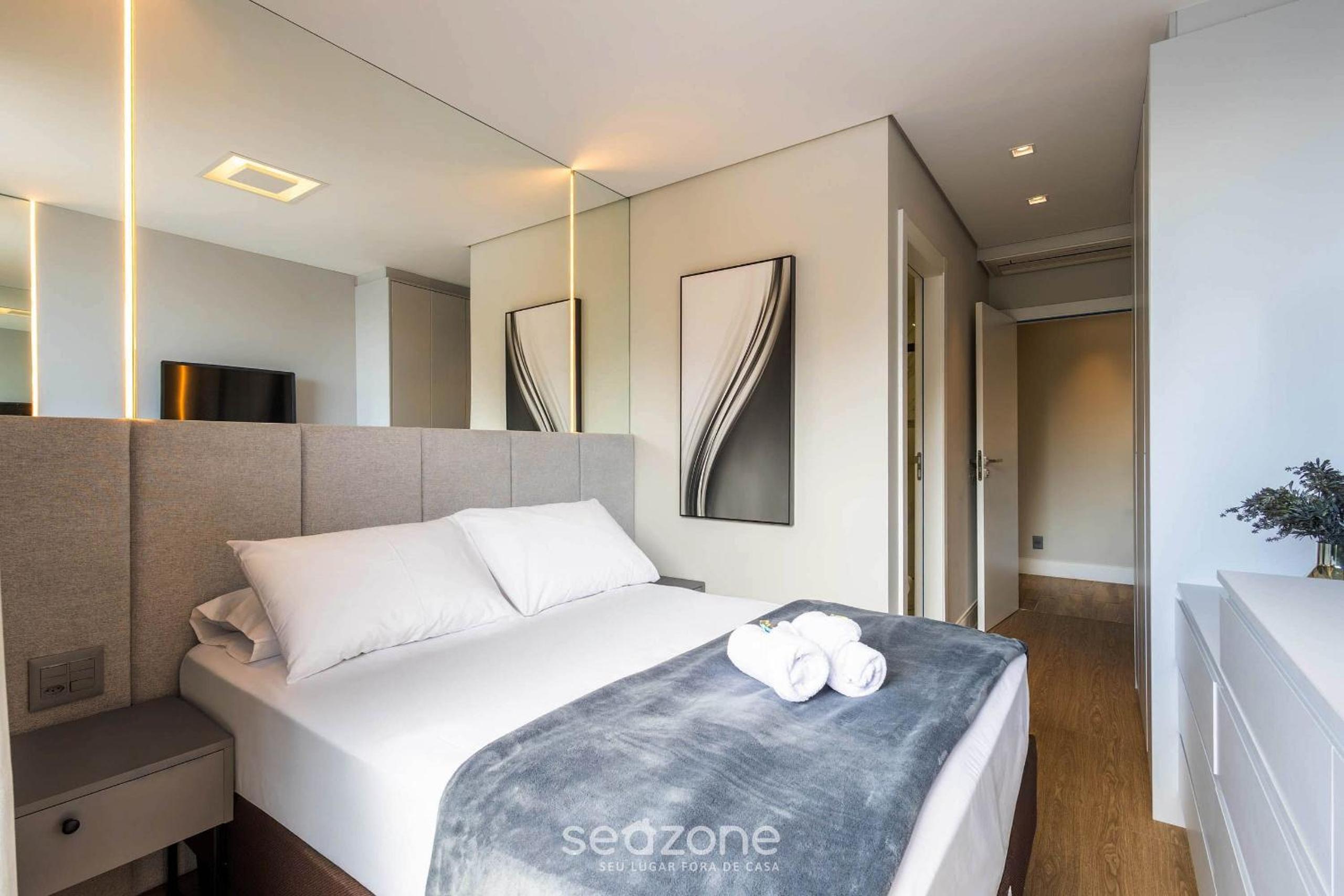 Building with swimming pool next to Balneário Shopping in BC - TSO