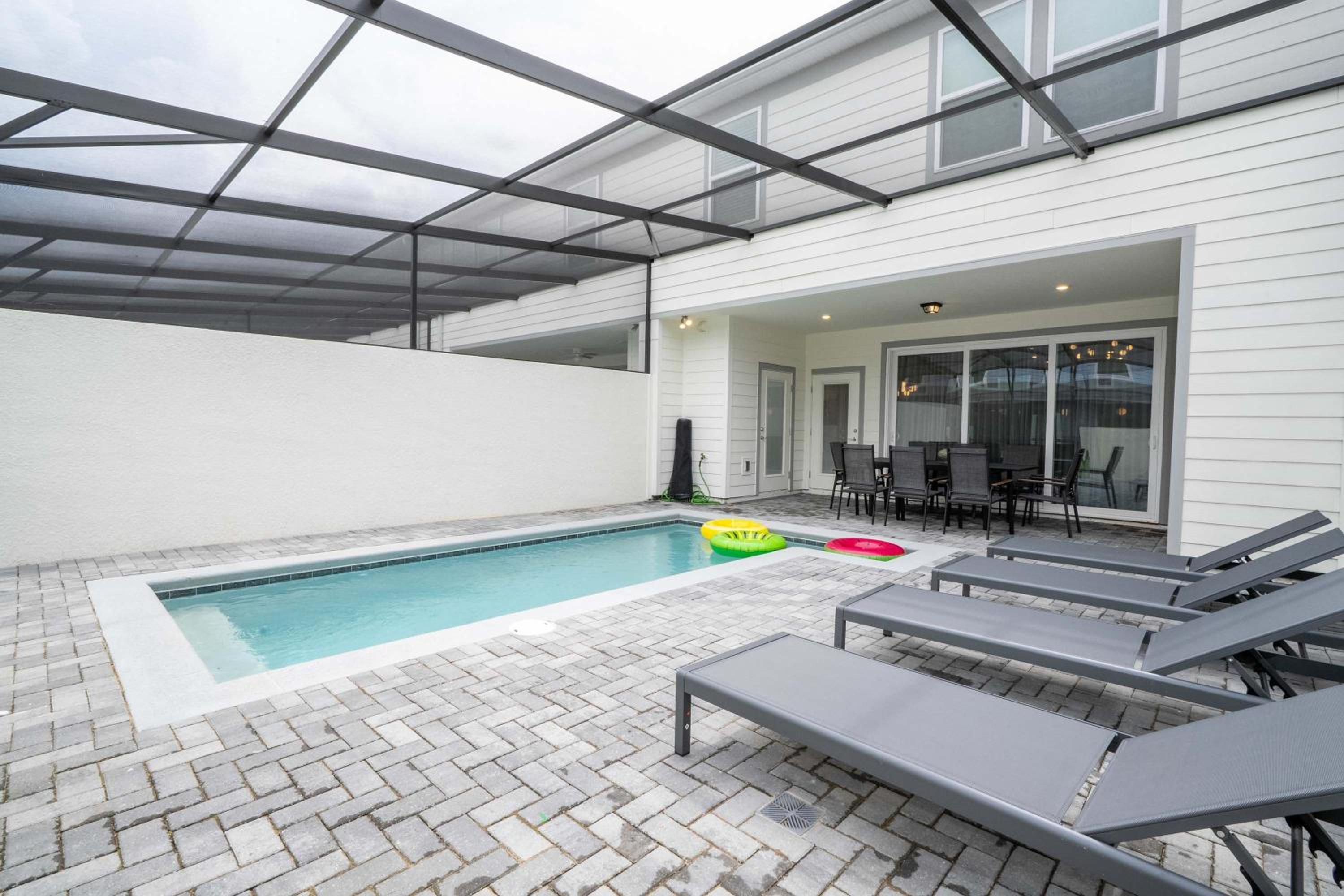 Upstay Family Fun 5BR Retreat w Pool & Games Room