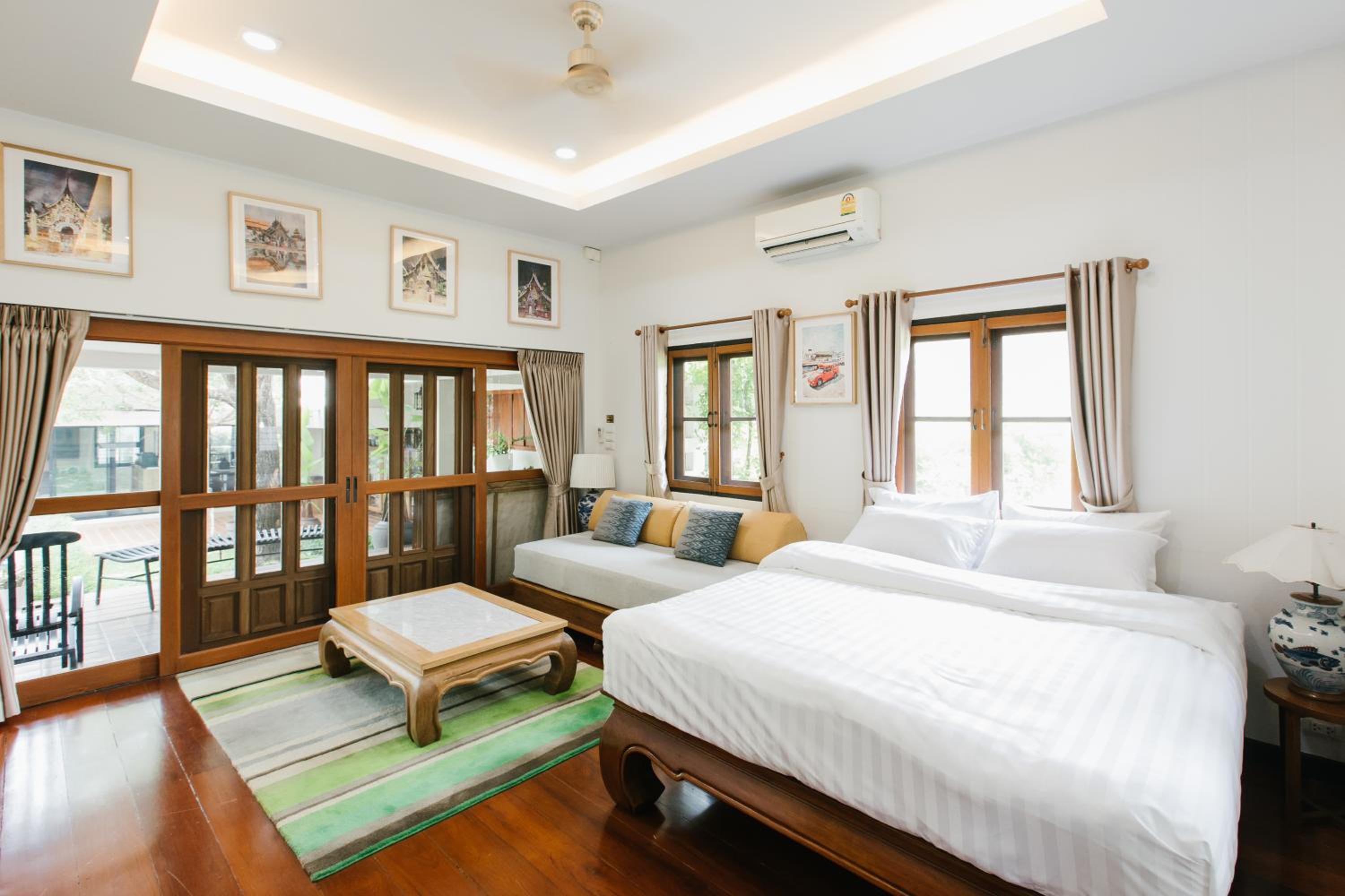 Whisper Oasis - Private Jacuzzi Pool Villa - 3BR, Sleeps 10 w Daily Housekeeping