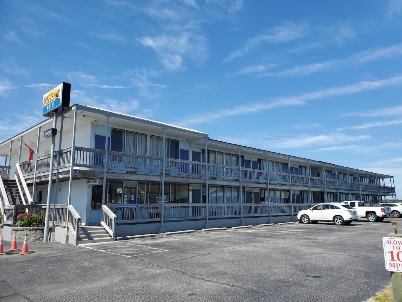 The Breezeway Motel & Resturant