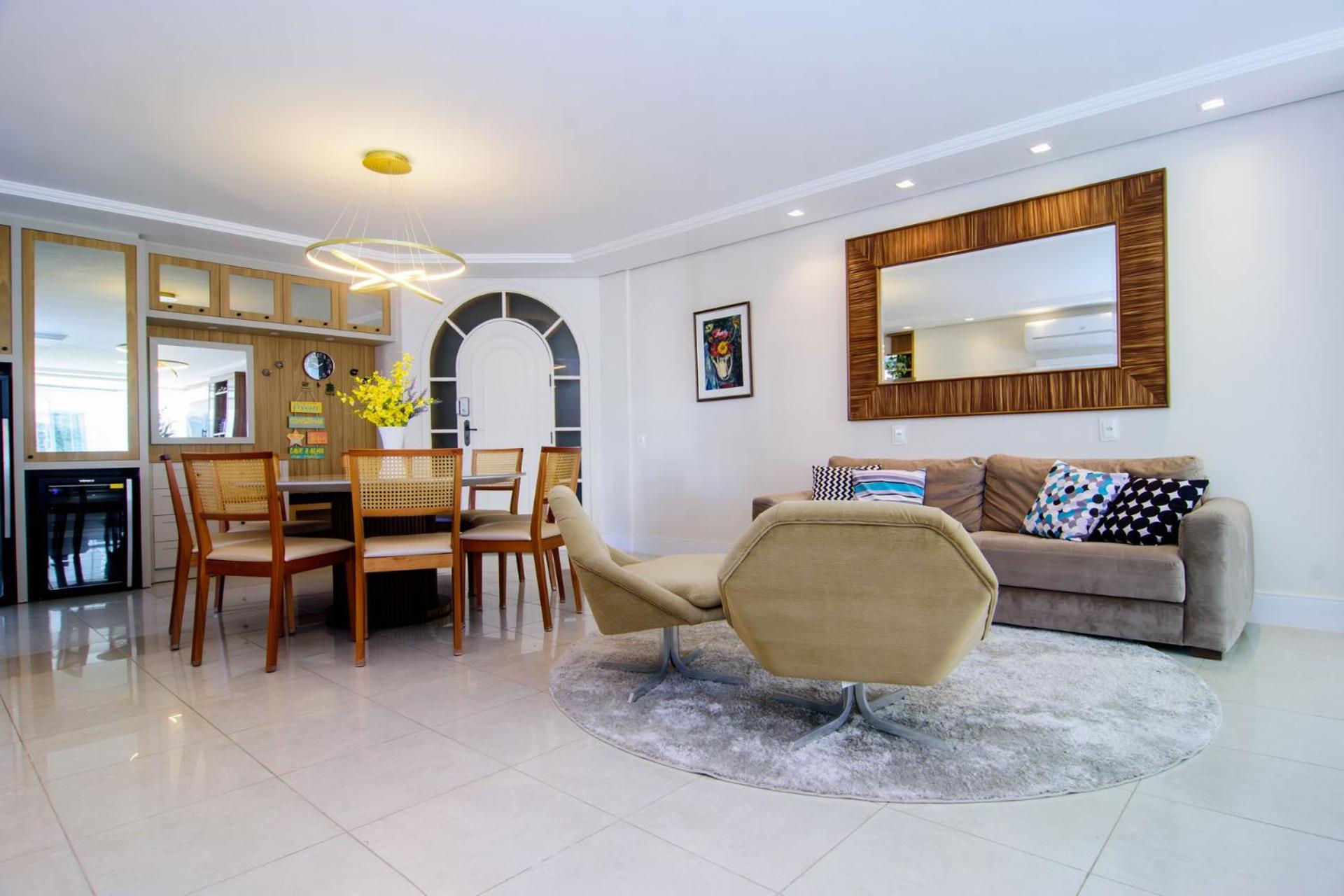 Apartamento amplo em Jurerê TF1181