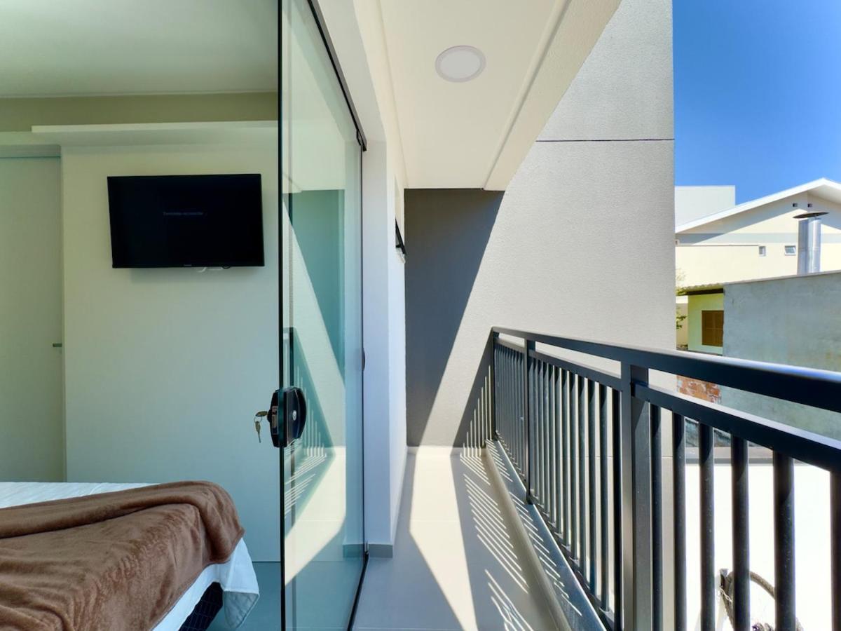 Localização Central! A 500 metros da Vila Germânica, Ar-Condicionado, Wi-Fi, Cozinha completa, Garagem Privativa Reserve agora