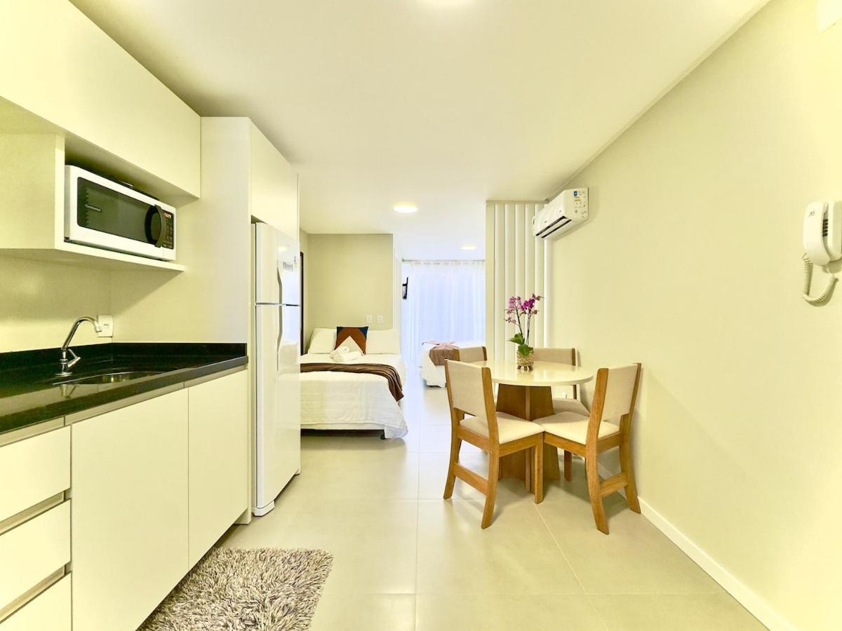 Localização Central! A 500 metros da Vila Germânica, Ar-Condicionado, Wi-Fi, Cozinha completa, Garagem Privativa Reserve agora