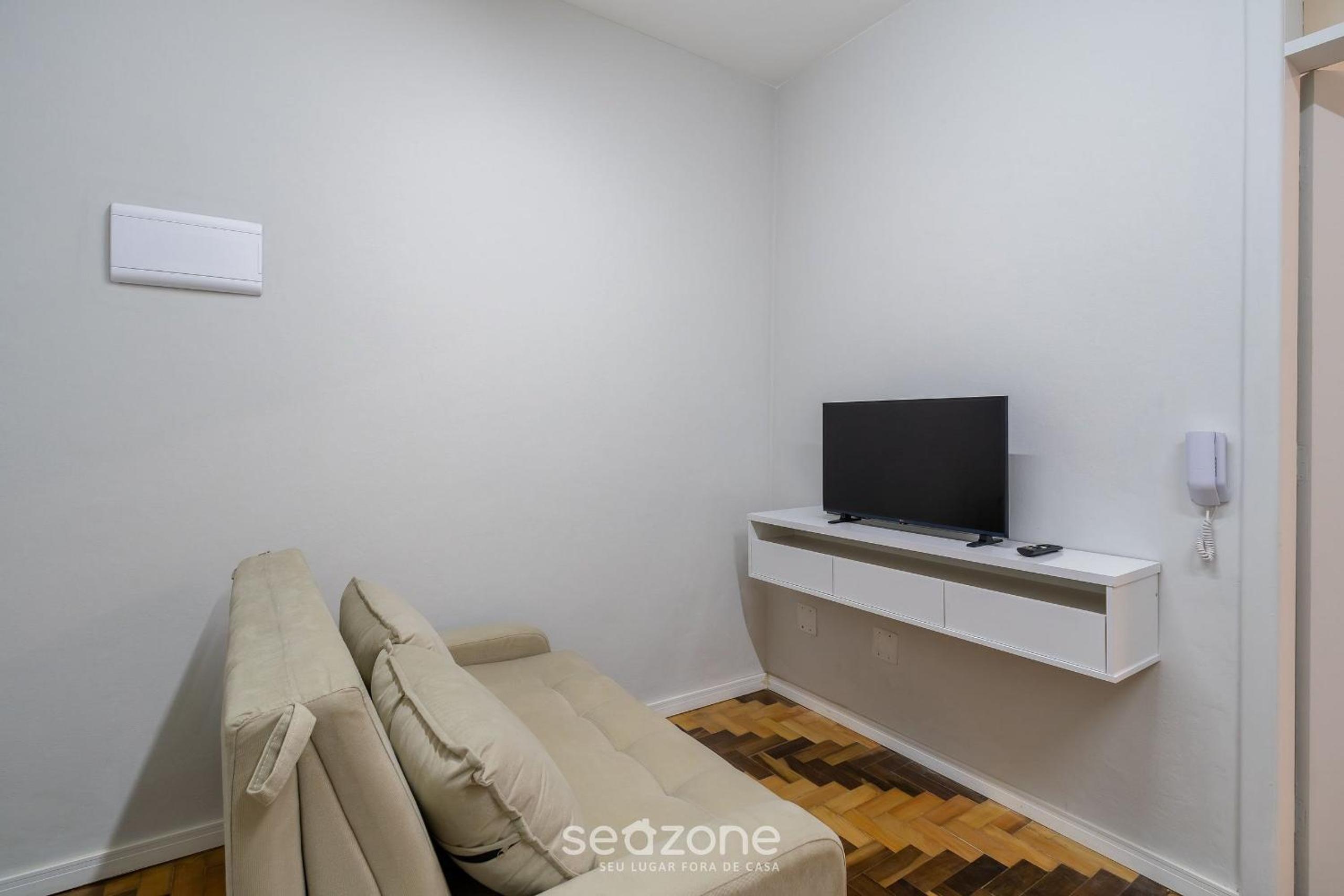 1 Bedroom Apartment 750 m from North Beach CFA0508