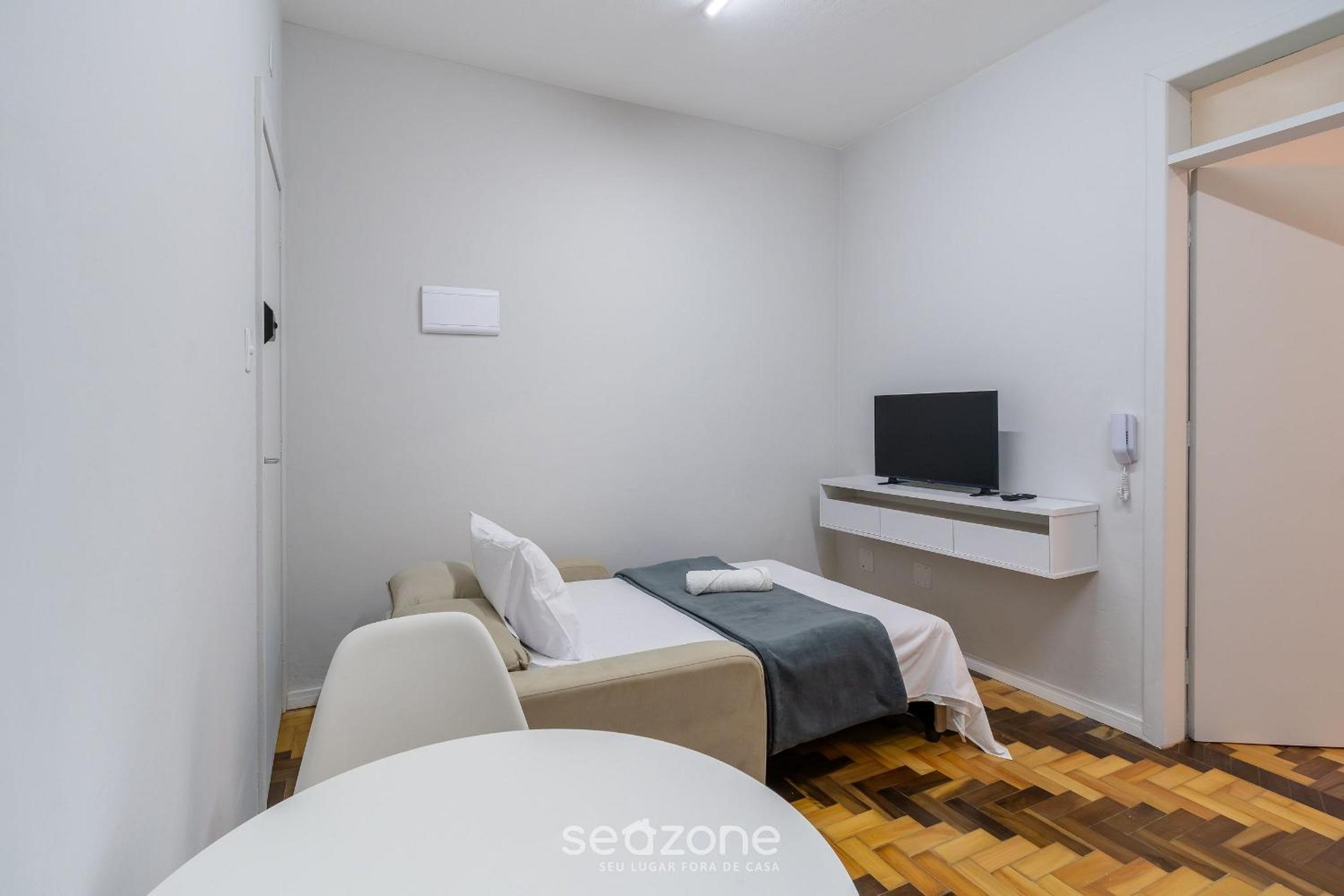 1 Bedroom Apartment 750 m from North Beach CFA0508