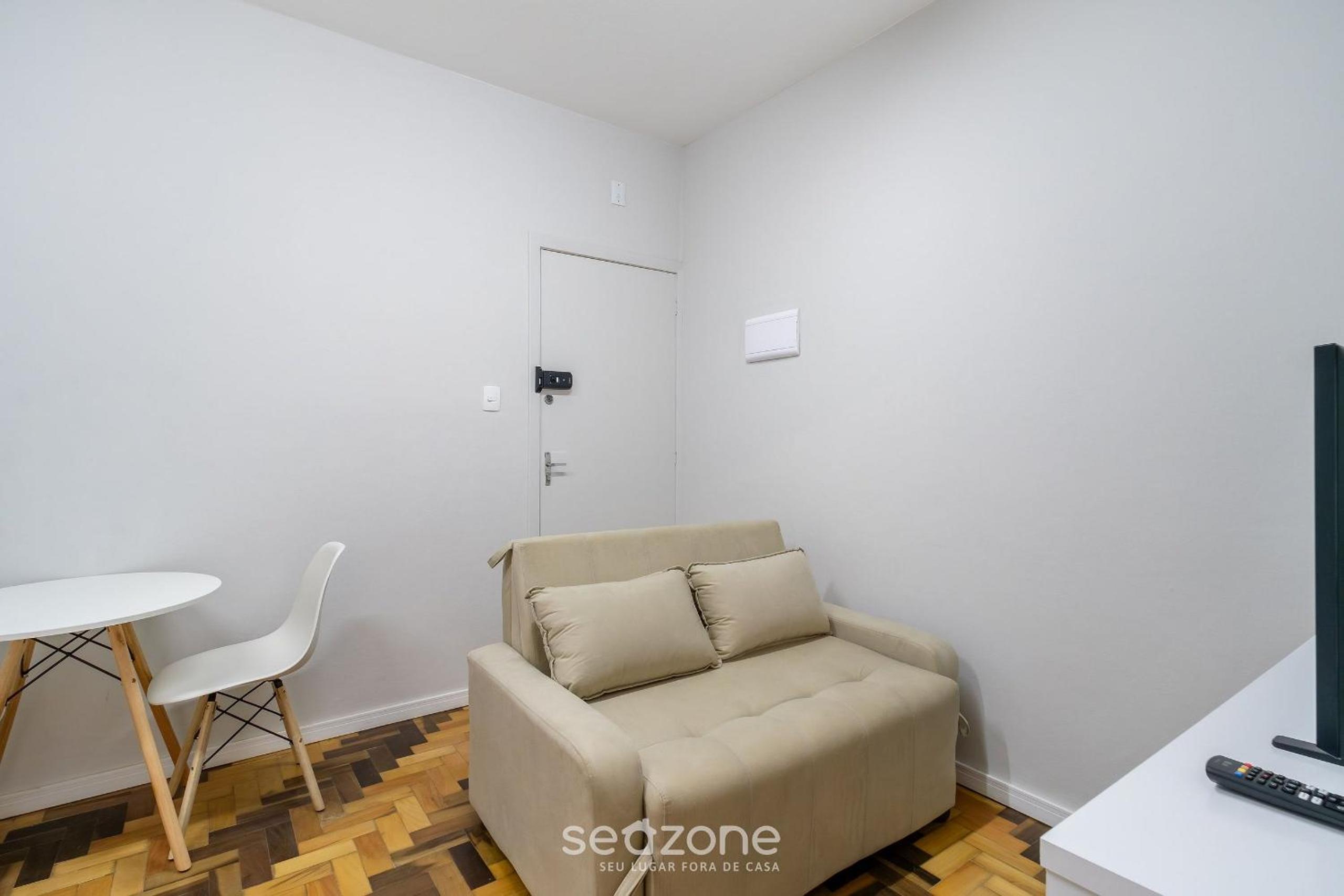 1 Bedroom Apartment 750 m from North Beach CFA0508