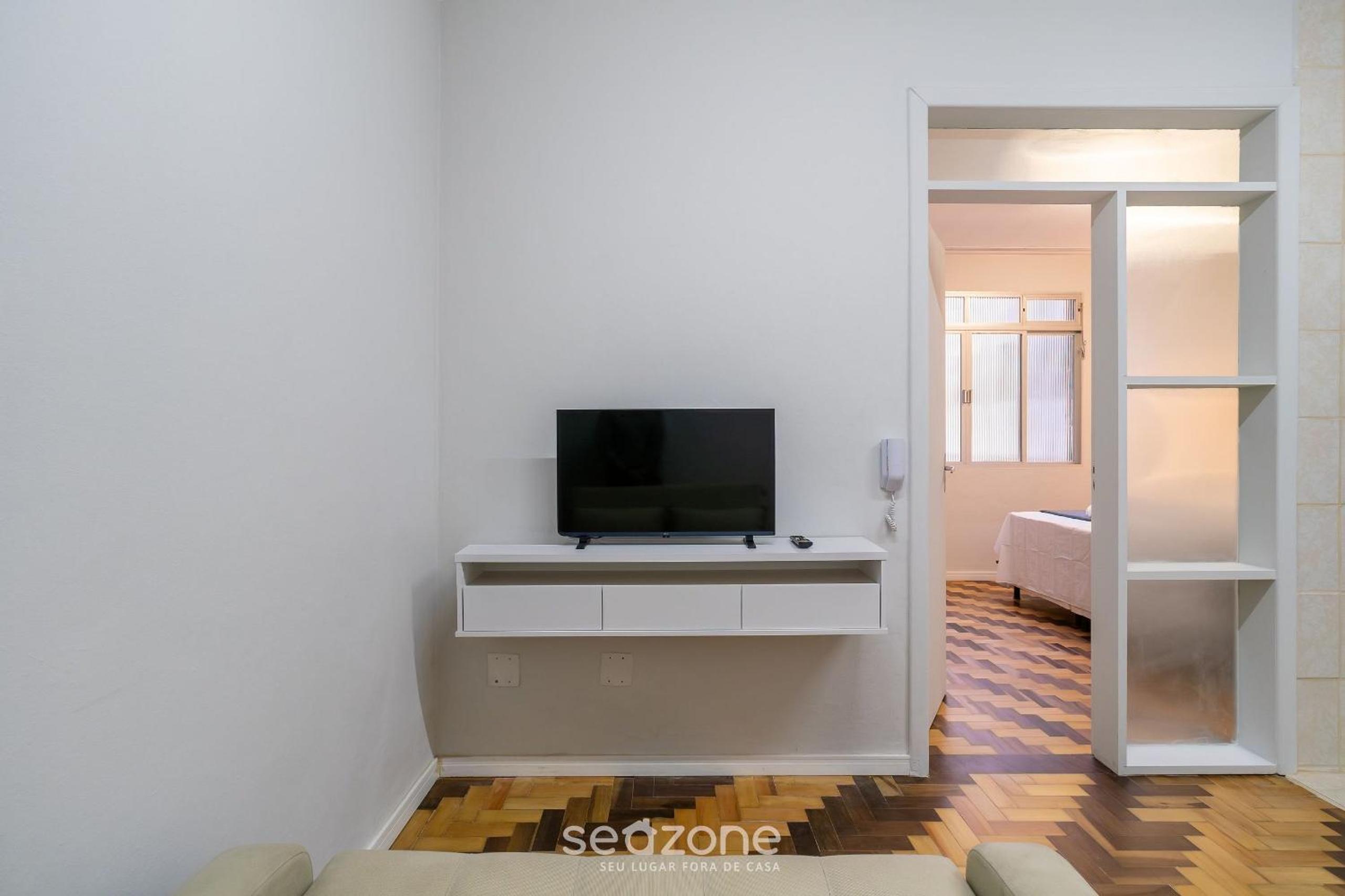 1 Bedroom Apartment 750 m from North Beach CFA0508
