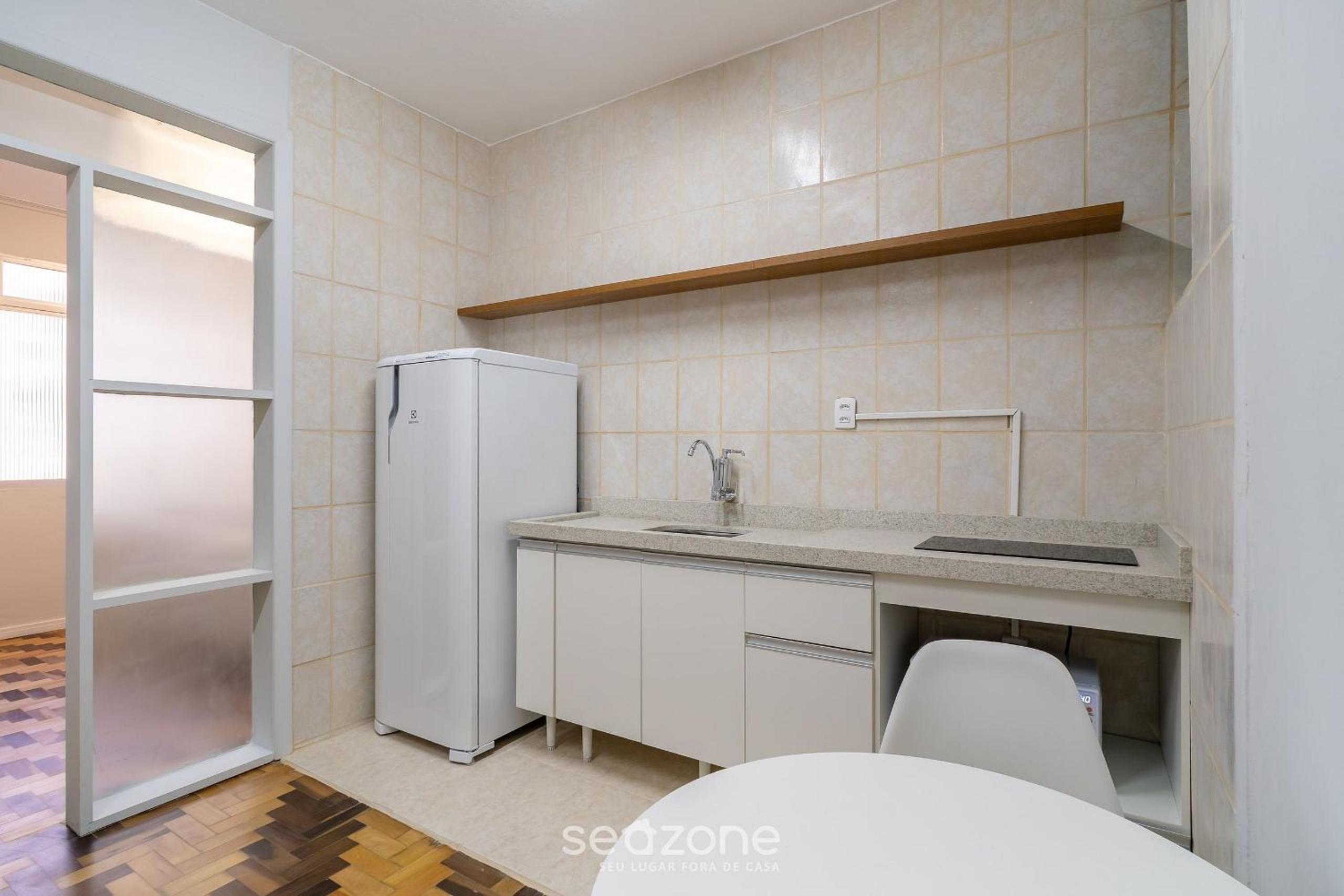 1 Bedroom Apartment 750 m from North Beach CFA0508