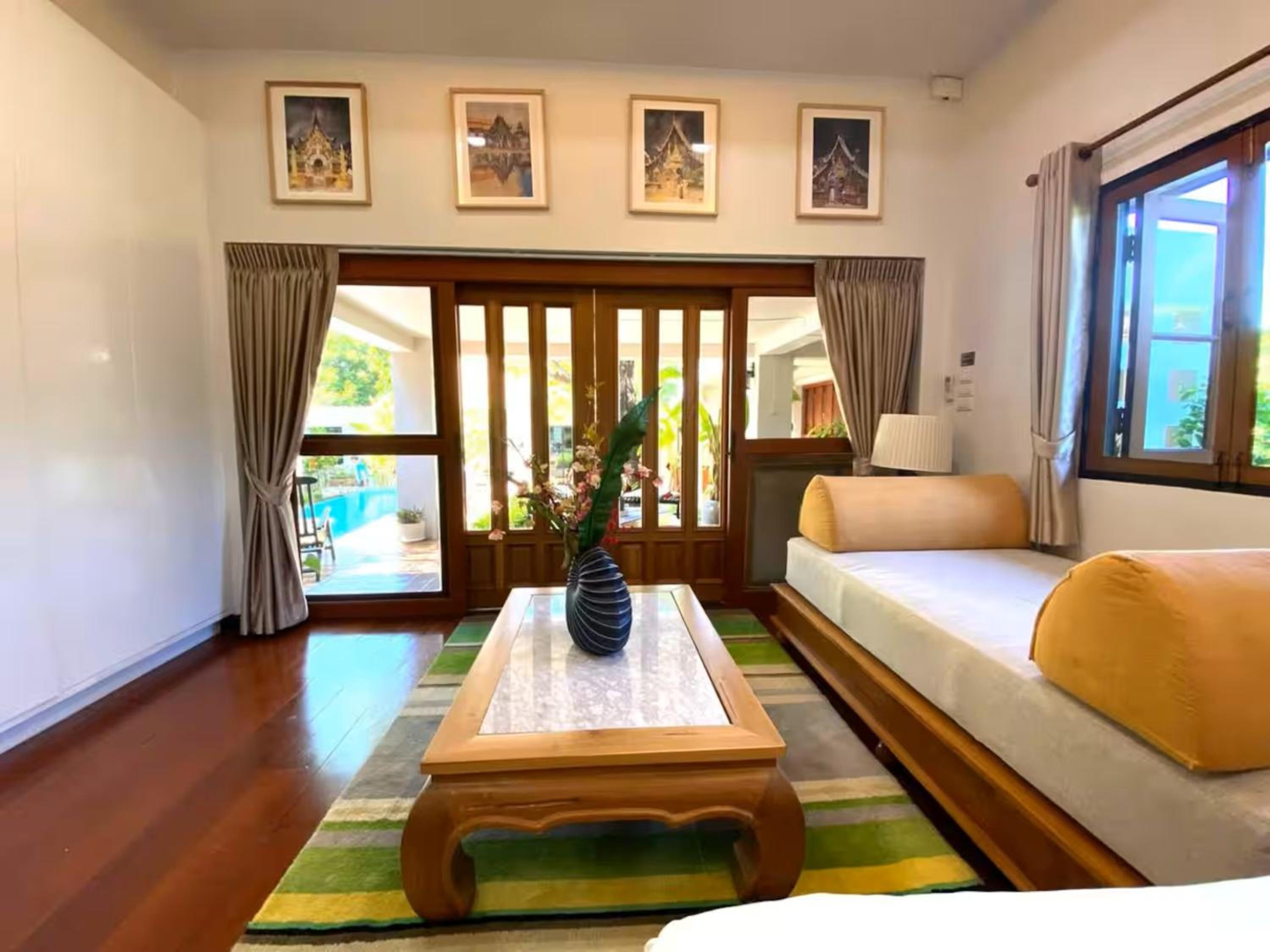 Whisper Oasis - Private Jacuzzi Pool Villa - 3BR, Sleeps 10 w Daily Housekeeping