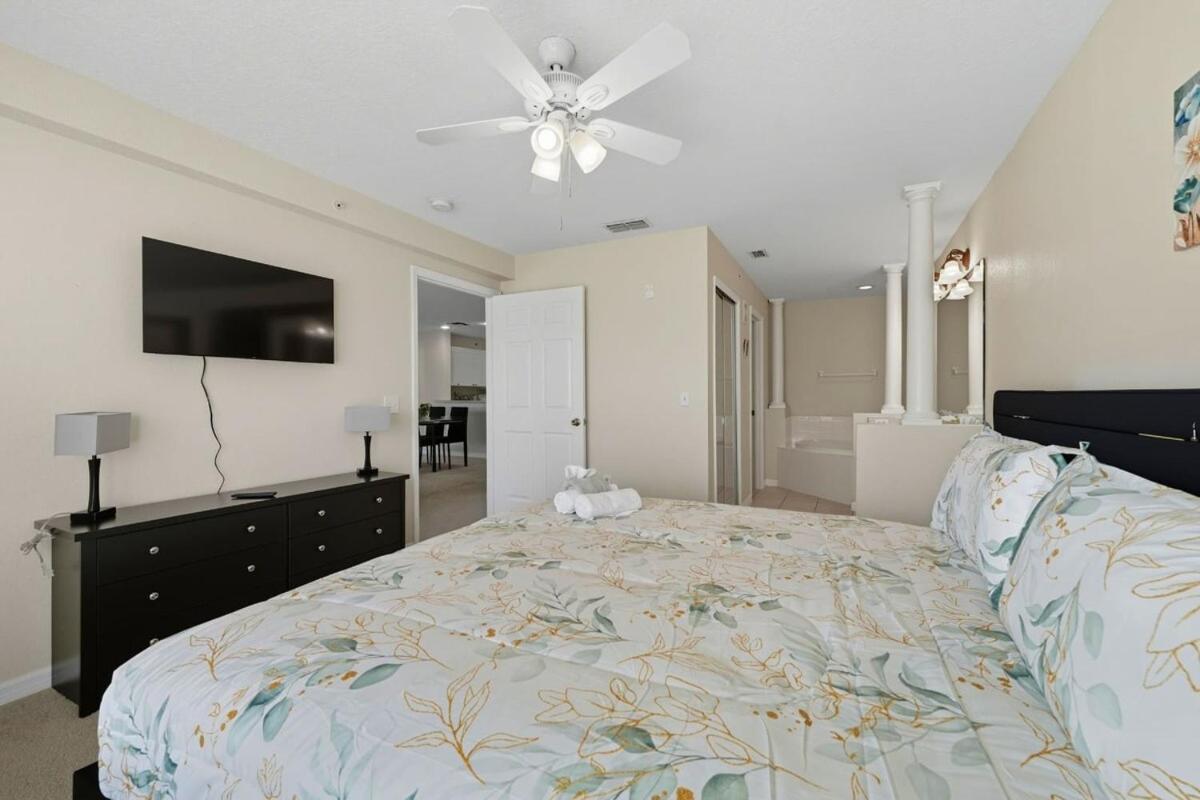 Spacious 2BR Condo Near Disney with Pool & Basketball
