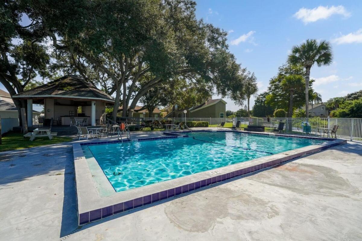 Spacious 2BR Condo Near Disney with Pool & Basketball