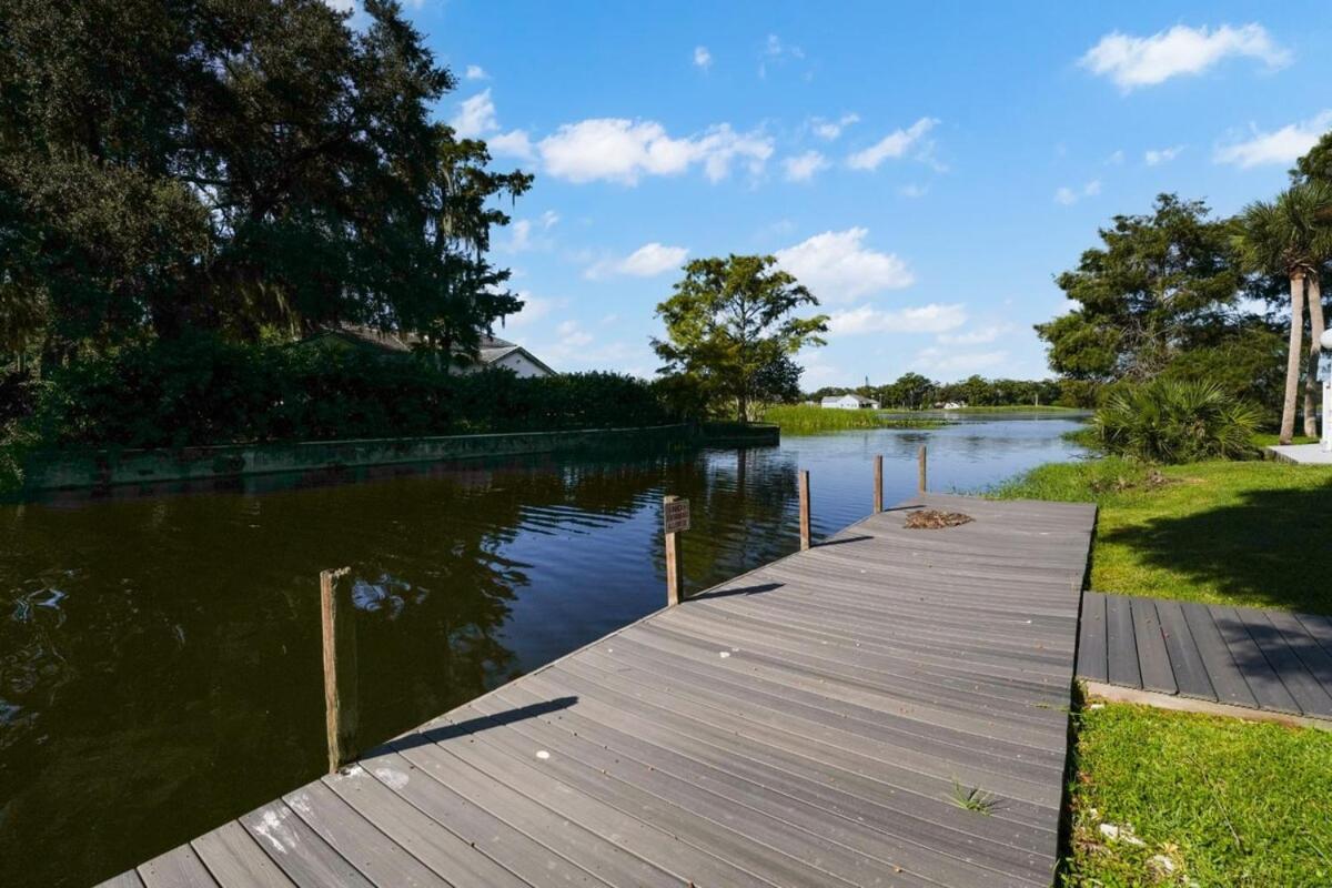 Spacious 2BR Condo Near Disney with Pool & Basketball