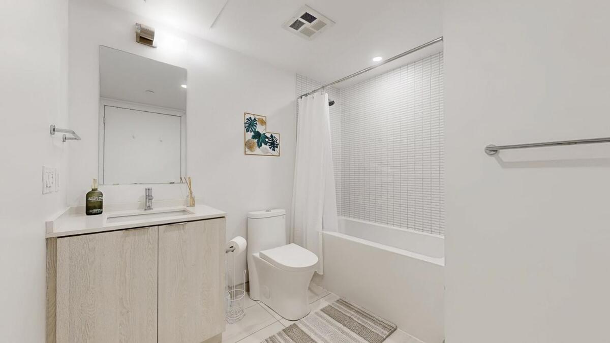 Cozy 2 Bdrm 2 Bath Entire Suite - Centre Hamilton