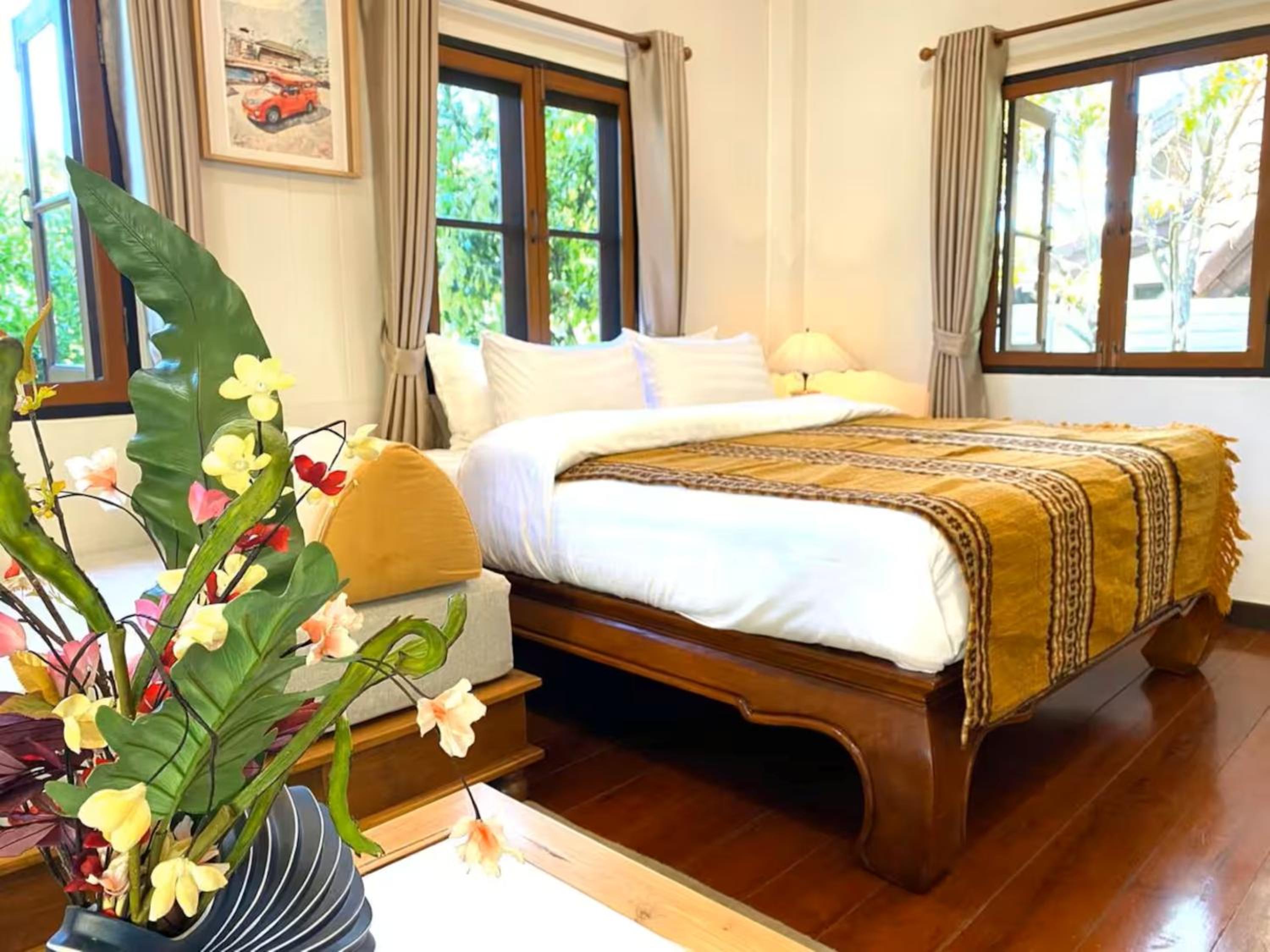 Whisper Oasis - Private Jacuzzi Pool Villa - 3BR, Sleeps 10 w Daily Housekeeping