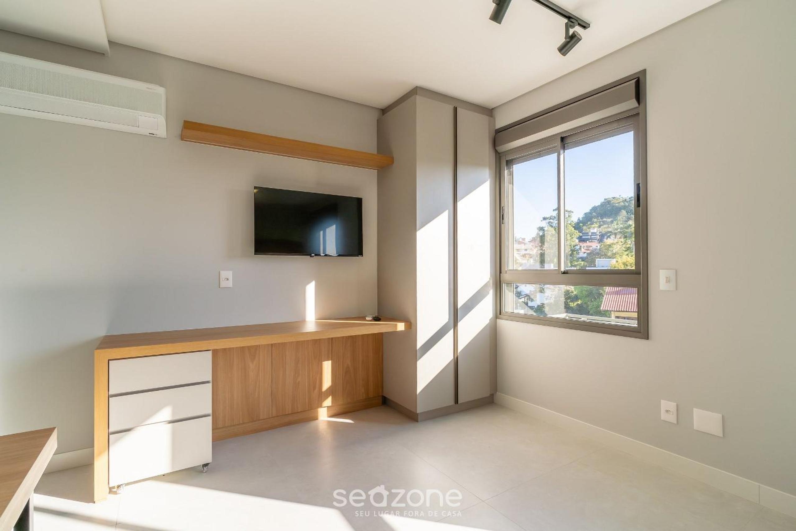 Apartments just a few minutes from UFSC, condo with laundry facilities.
