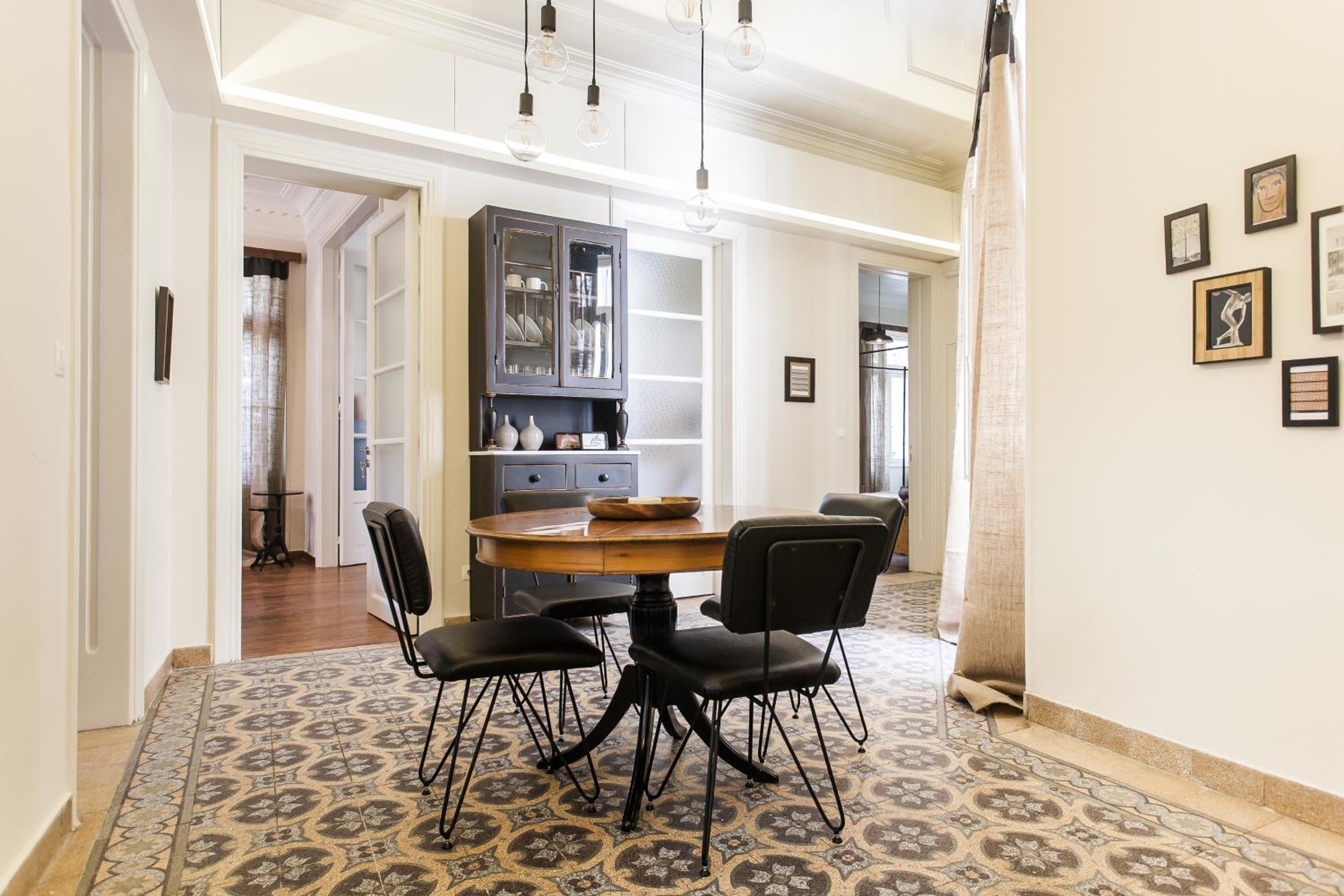 1930's Athenian House by YHA