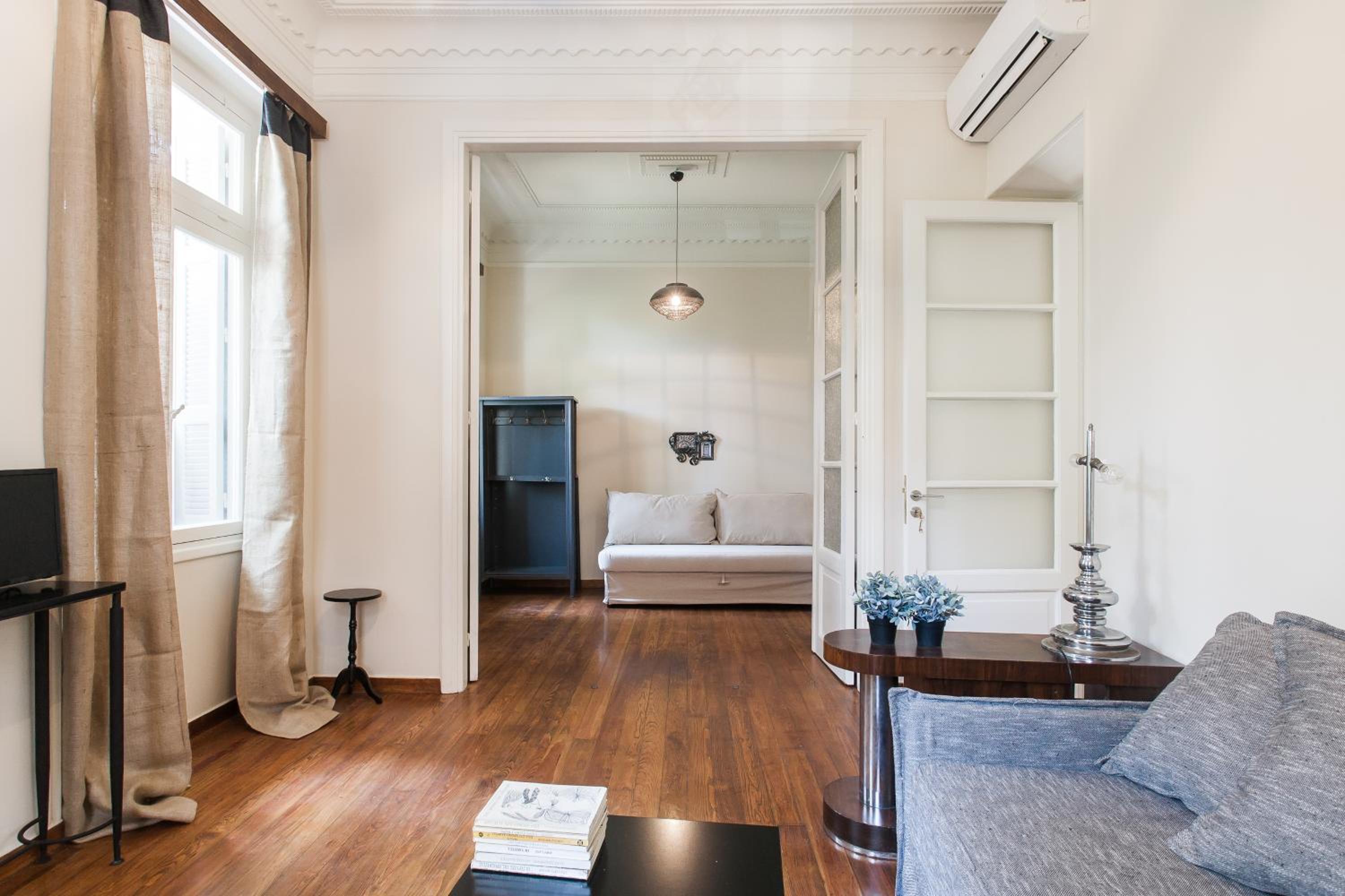 1930's Athenian House by YHA