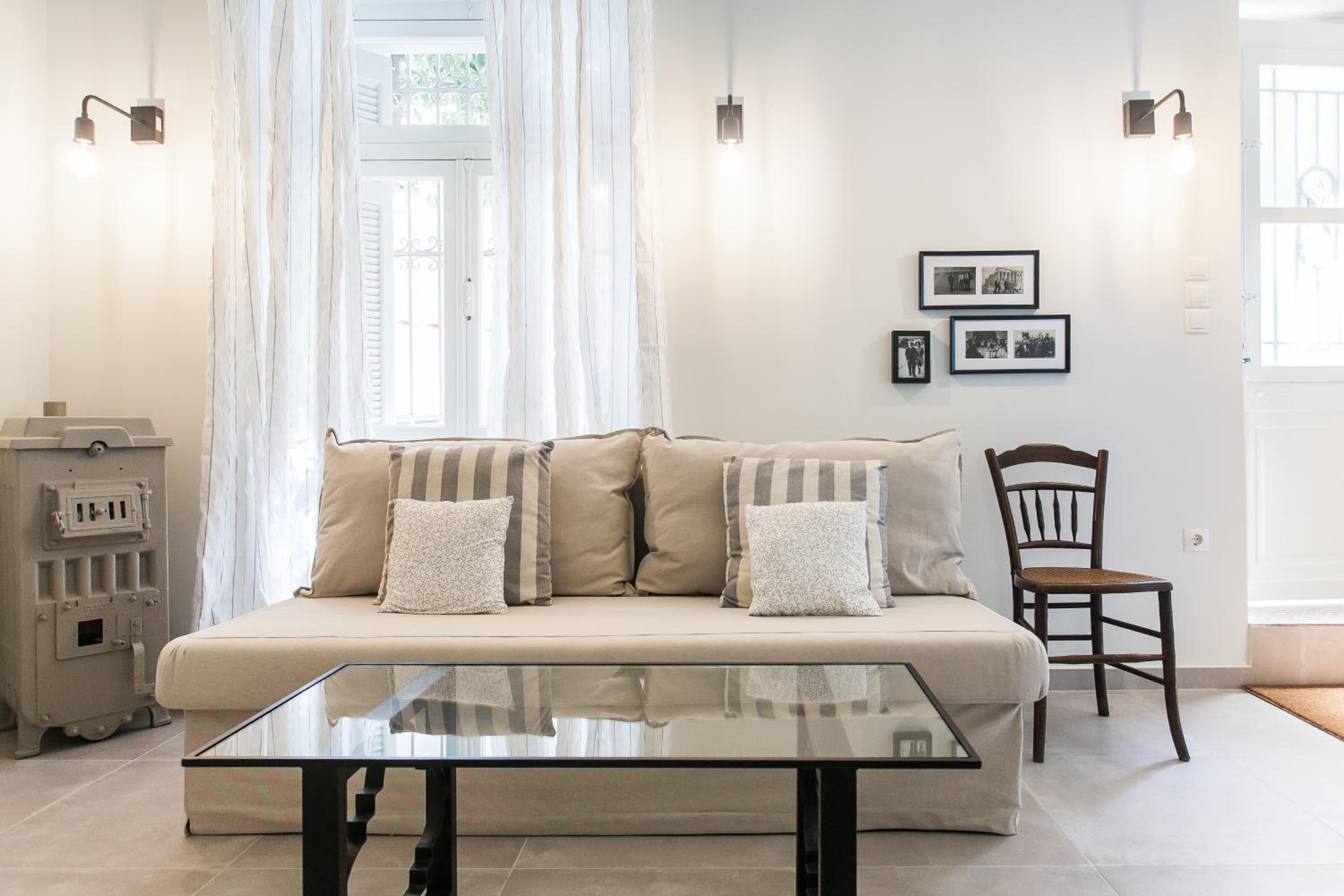 1930's Athenian House by YHA