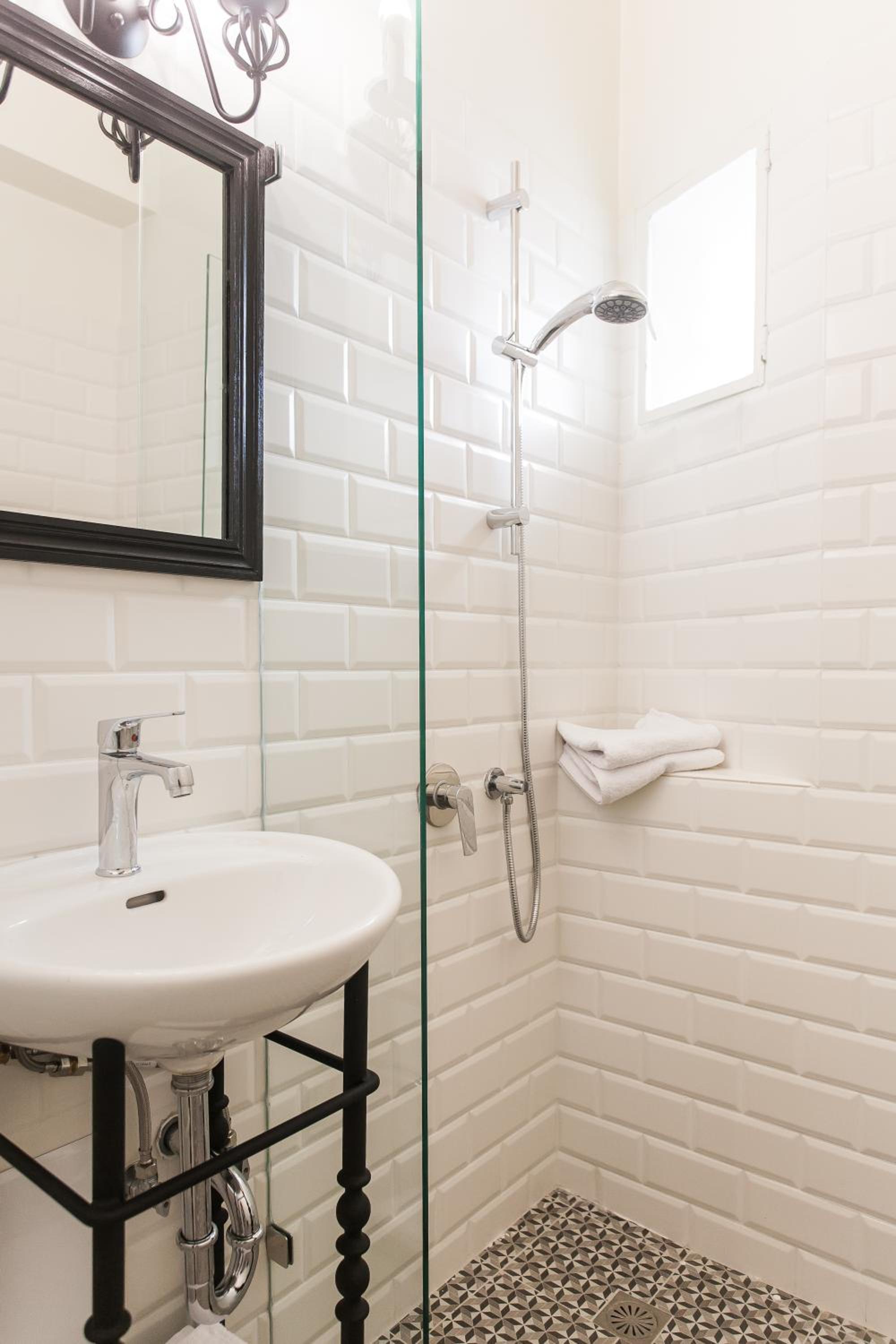 1930's Athenian House by YHA