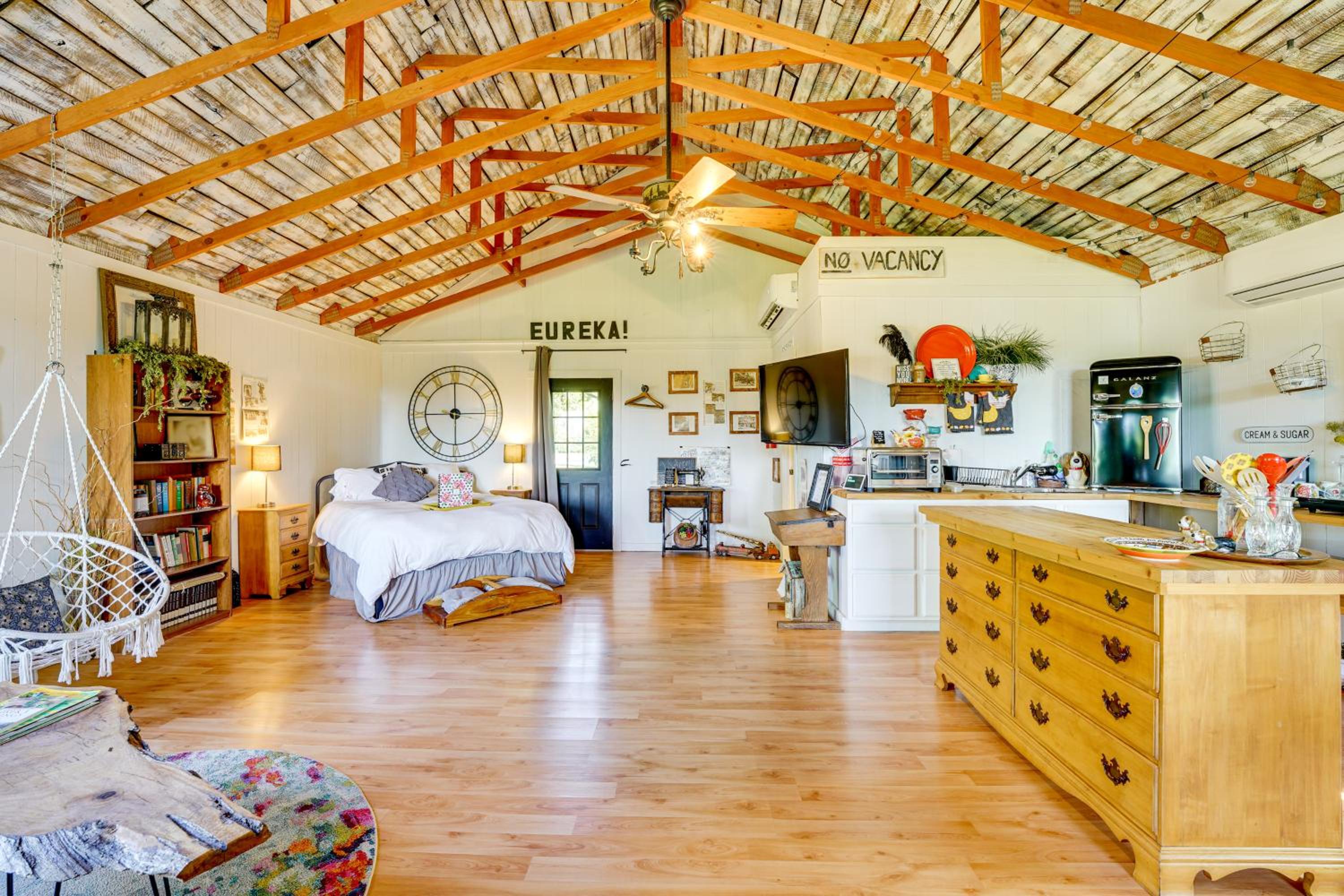 1 Mi to Downtown Eureka Springs Studio Retreat
