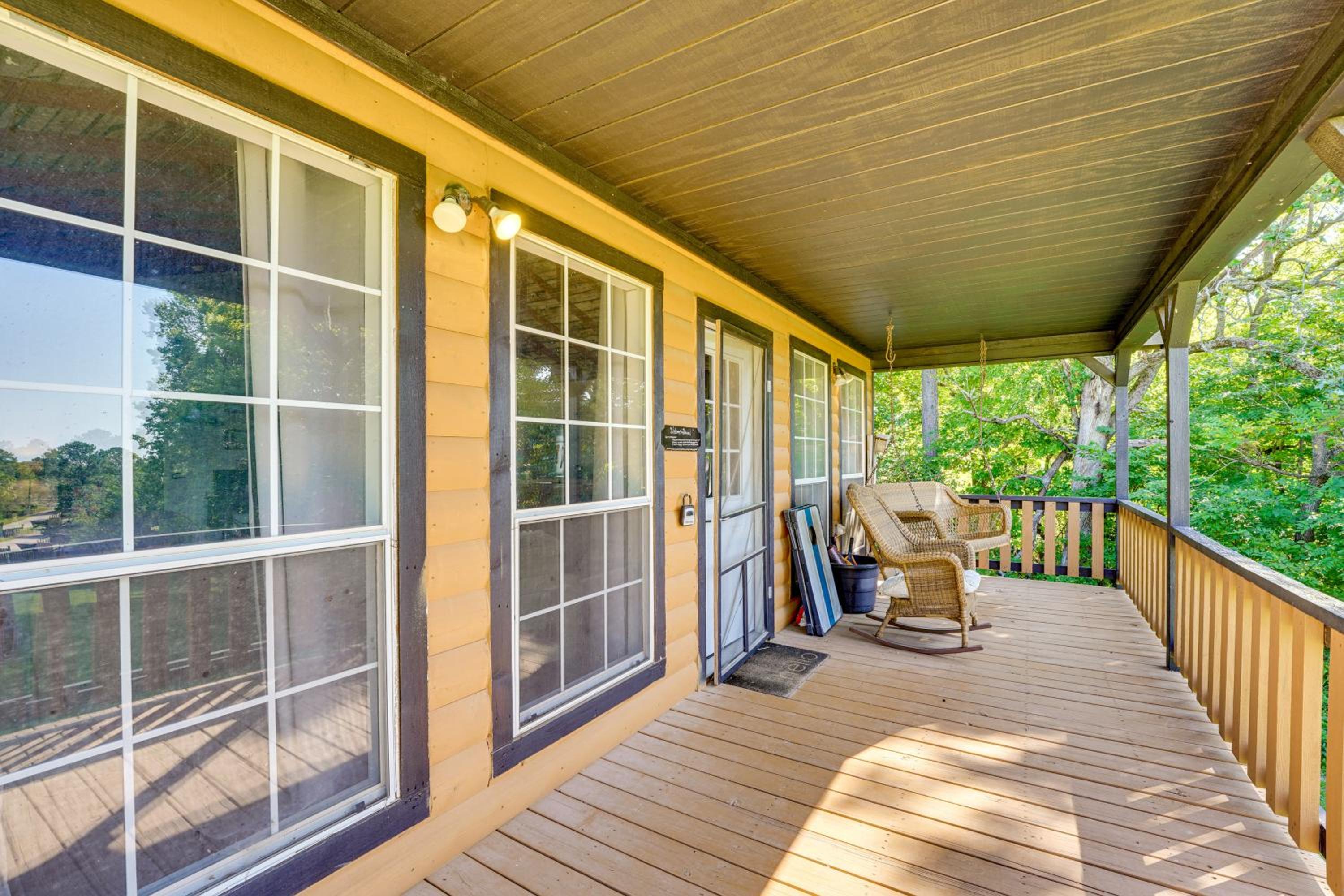 1 Mi to Downtown Eureka Springs Studio Retreat