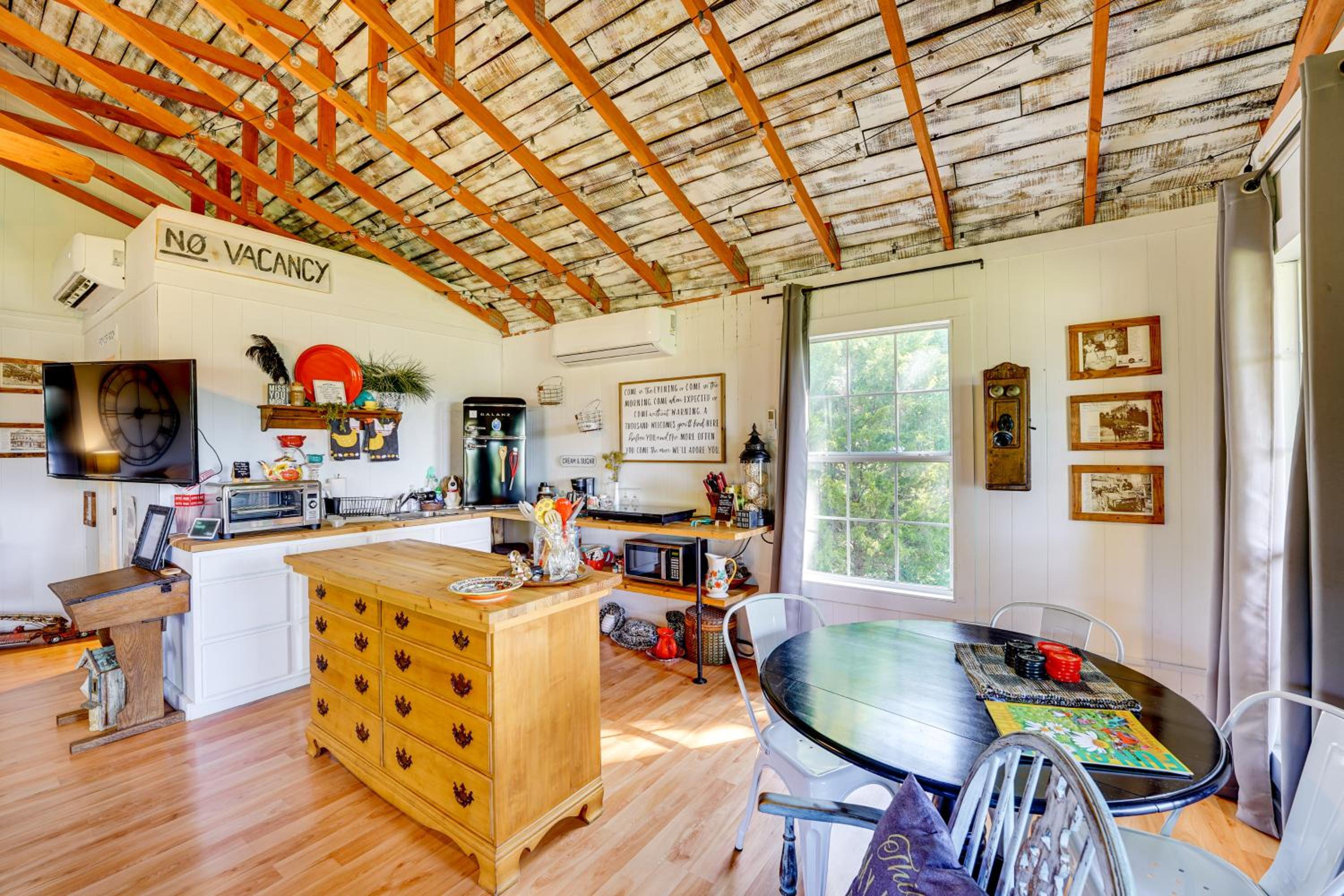1 Mi to Downtown Eureka Springs Studio Retreat