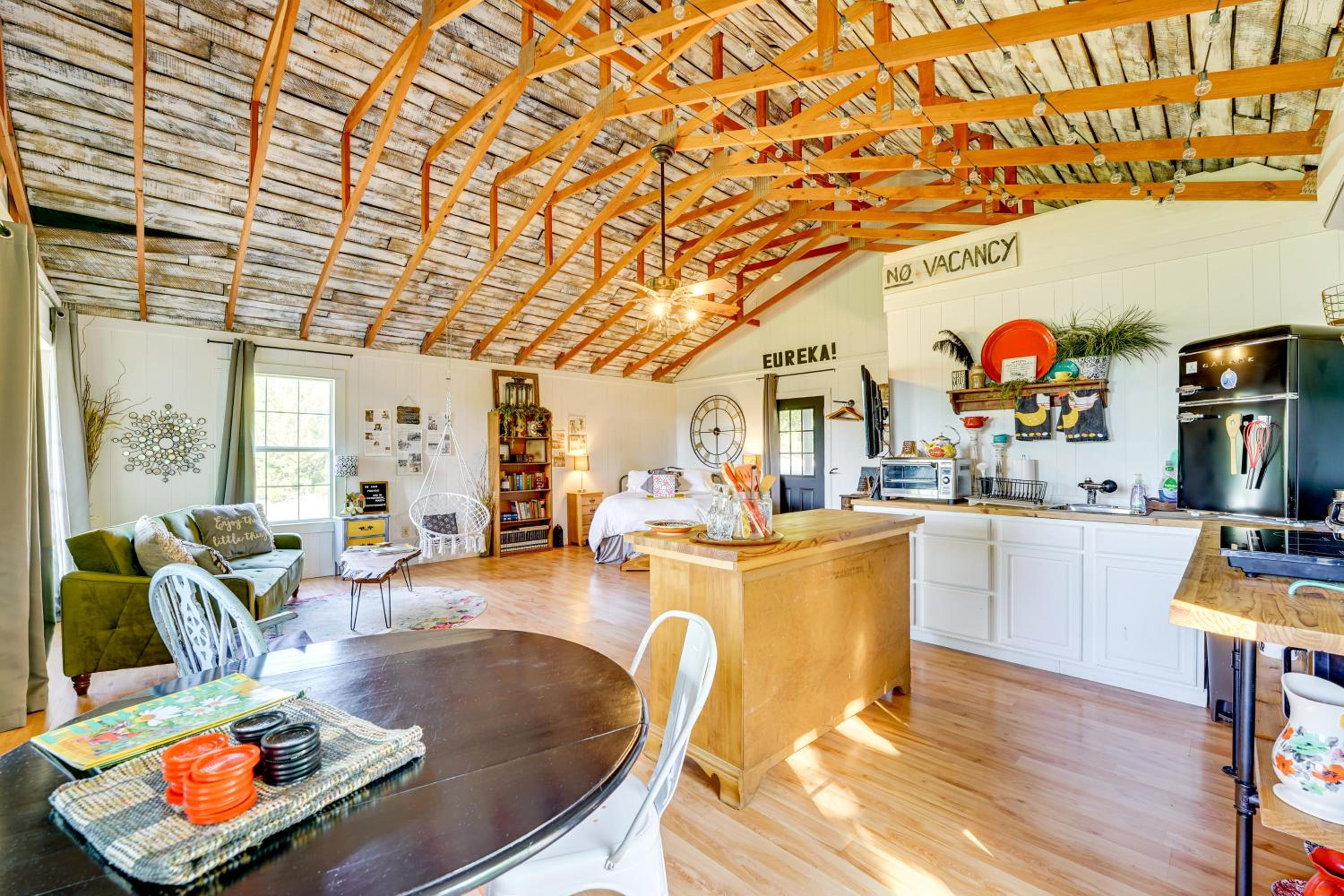 1 Mi to Downtown Eureka Springs Studio Retreat