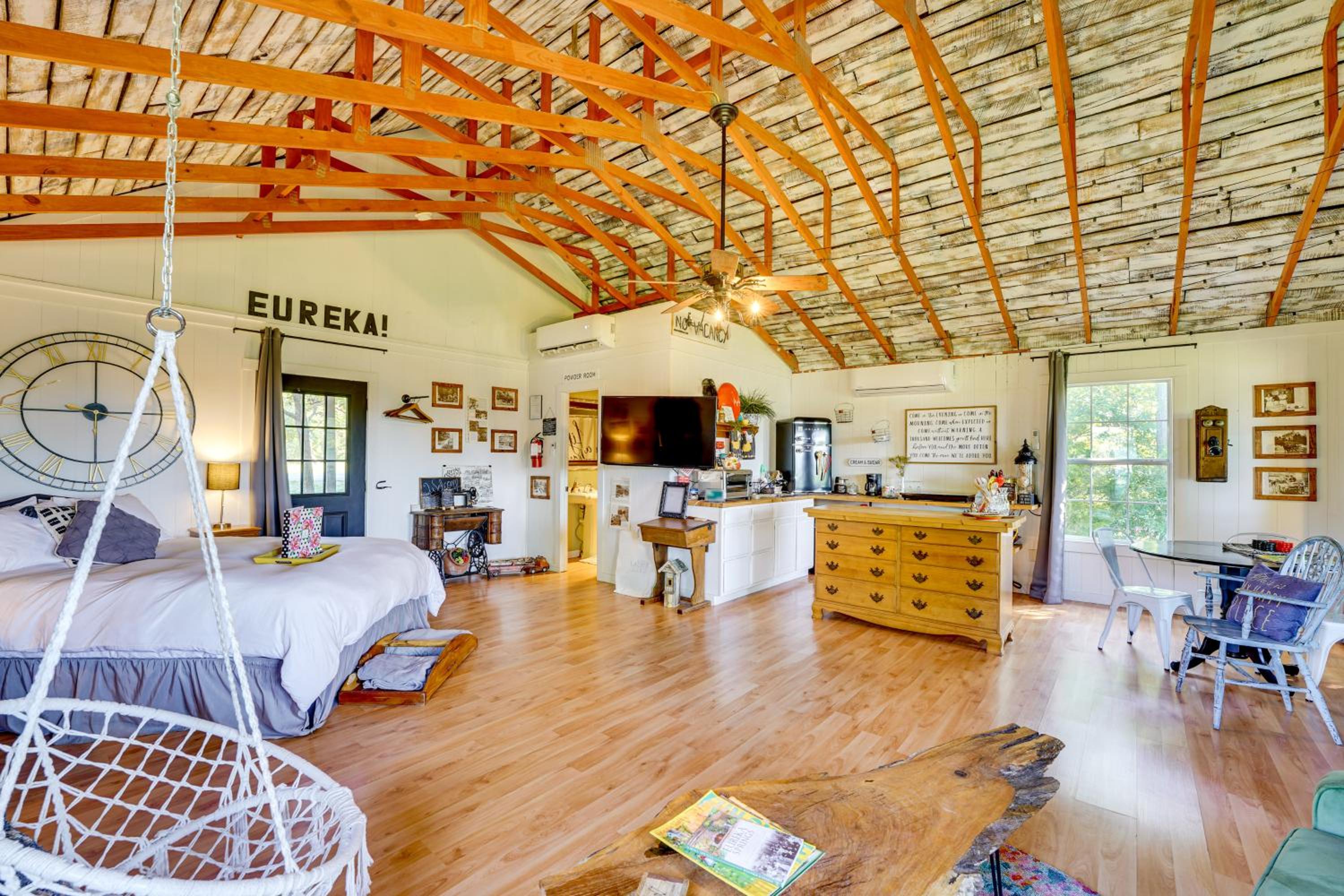 1 Mi to Downtown Eureka Springs Studio Retreat