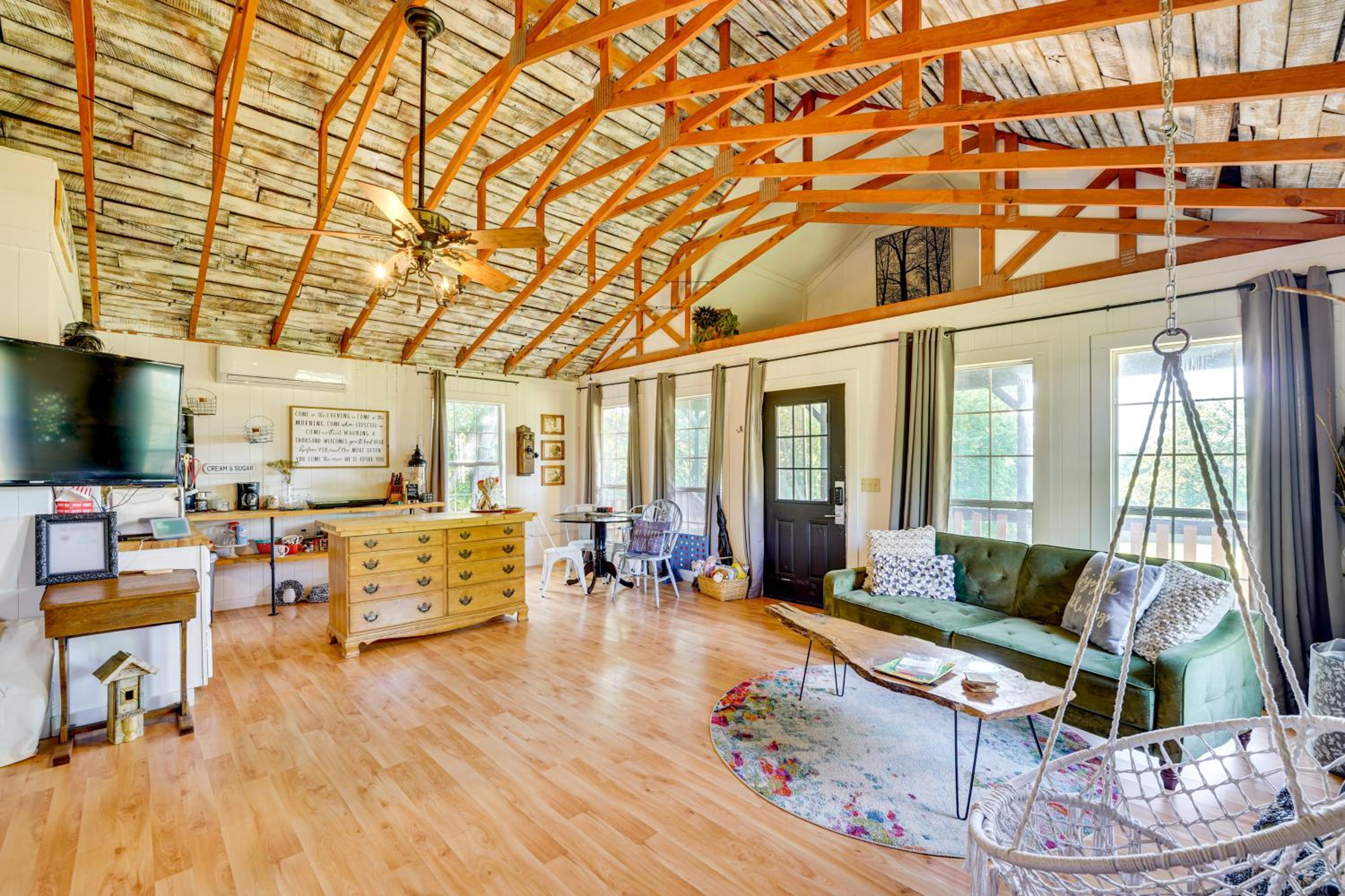 1 Mi to Downtown Eureka Springs Studio Retreat
