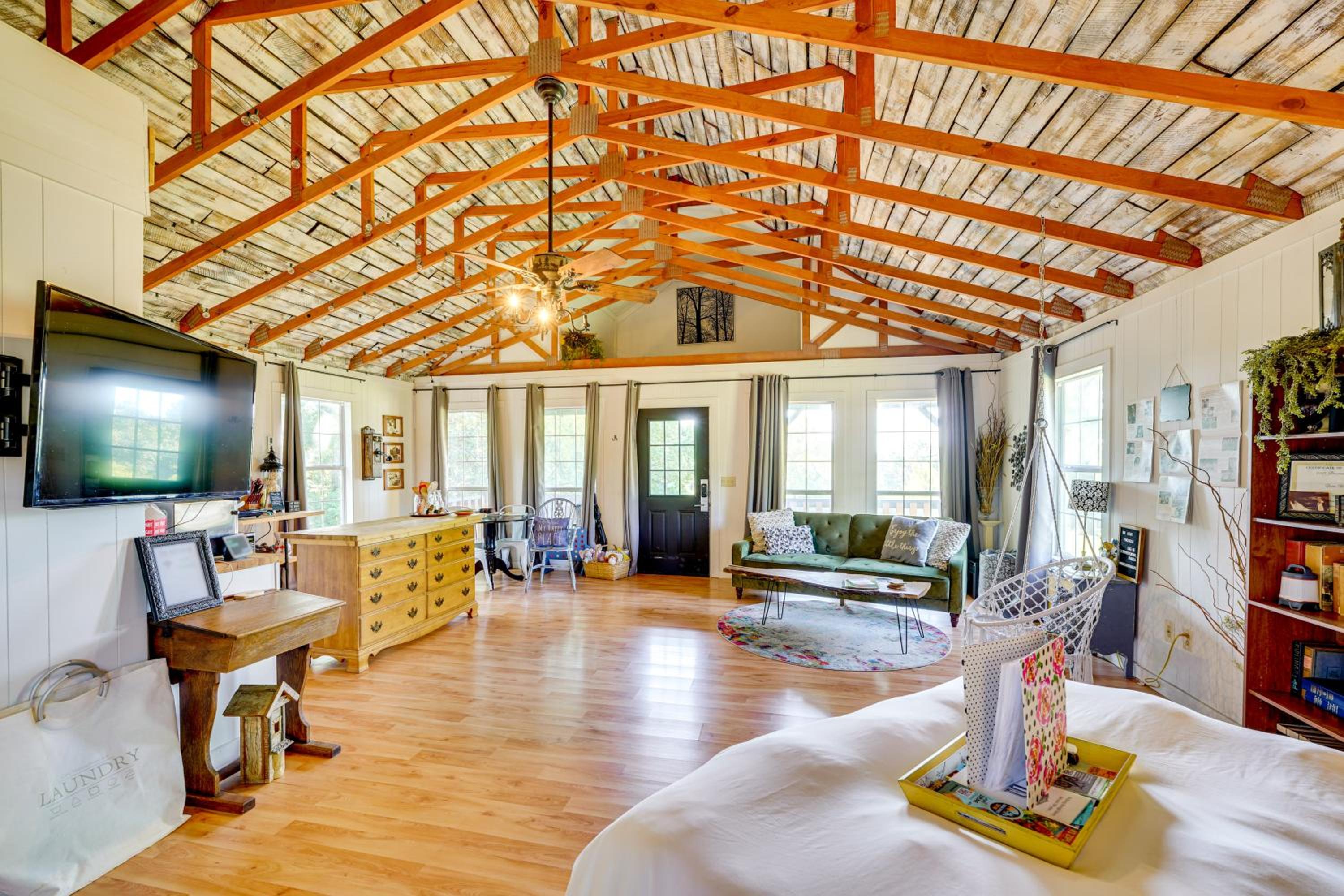 1 Mi to Downtown Eureka Springs Studio Retreat