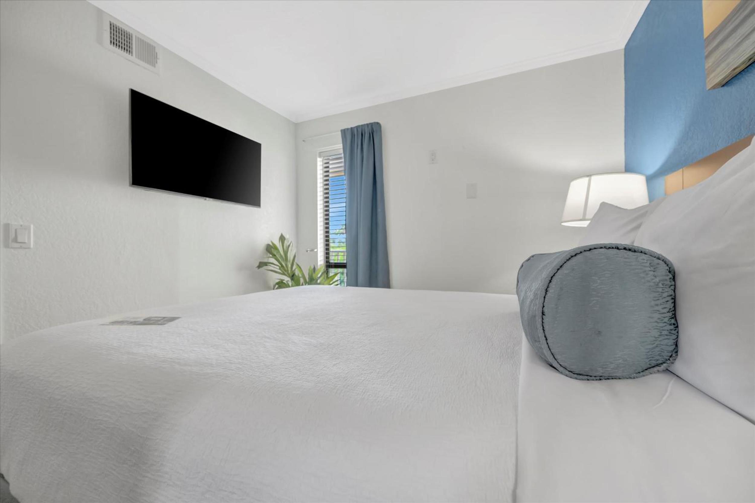 Palm Court a Bayview 2 Bed Suite & Heated Pool