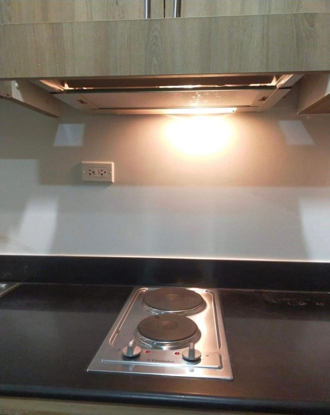 Shore Residences, walking distance to MOA and near Manila Airport