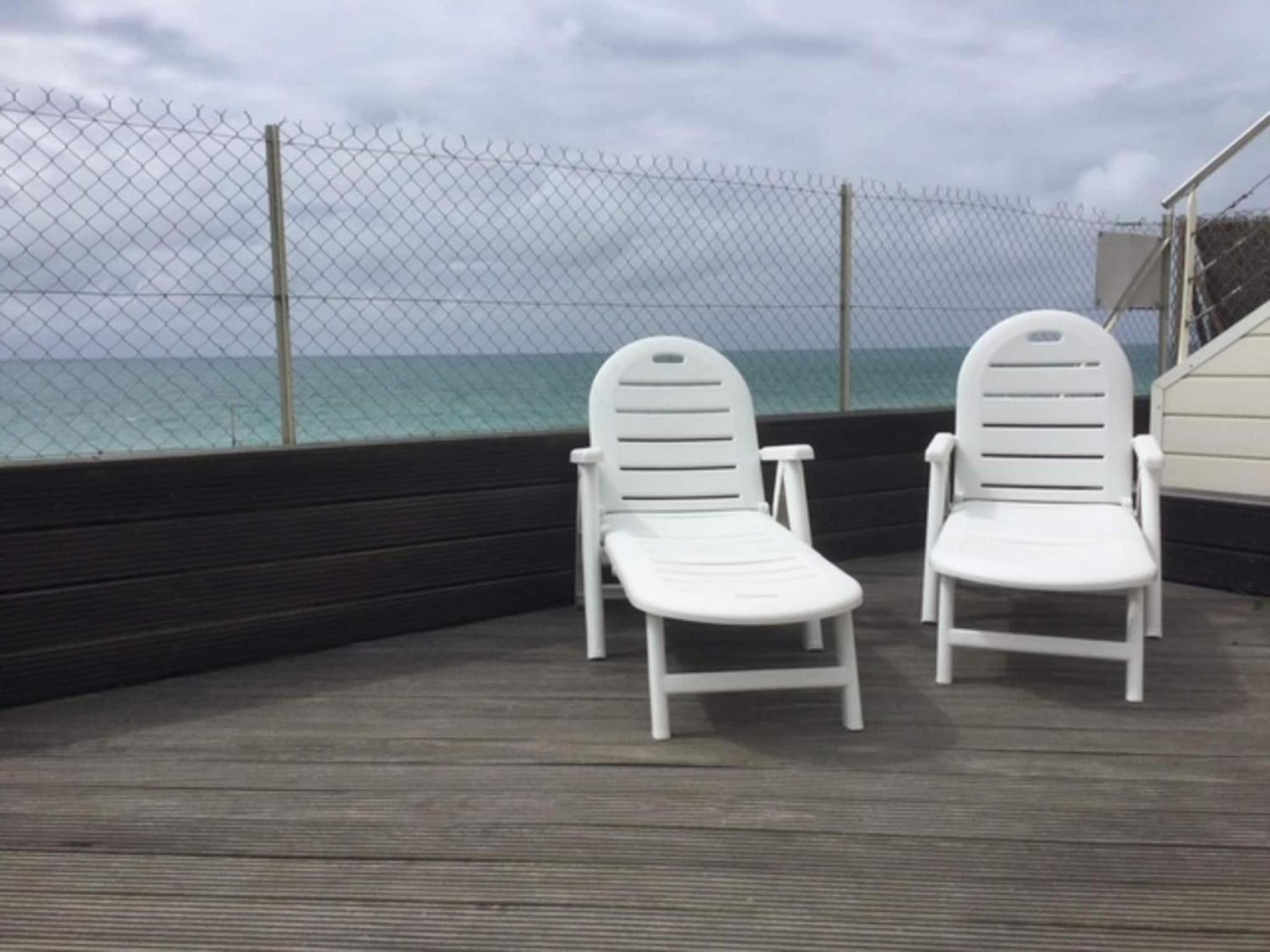 1-bedroom apartment with view of private beach