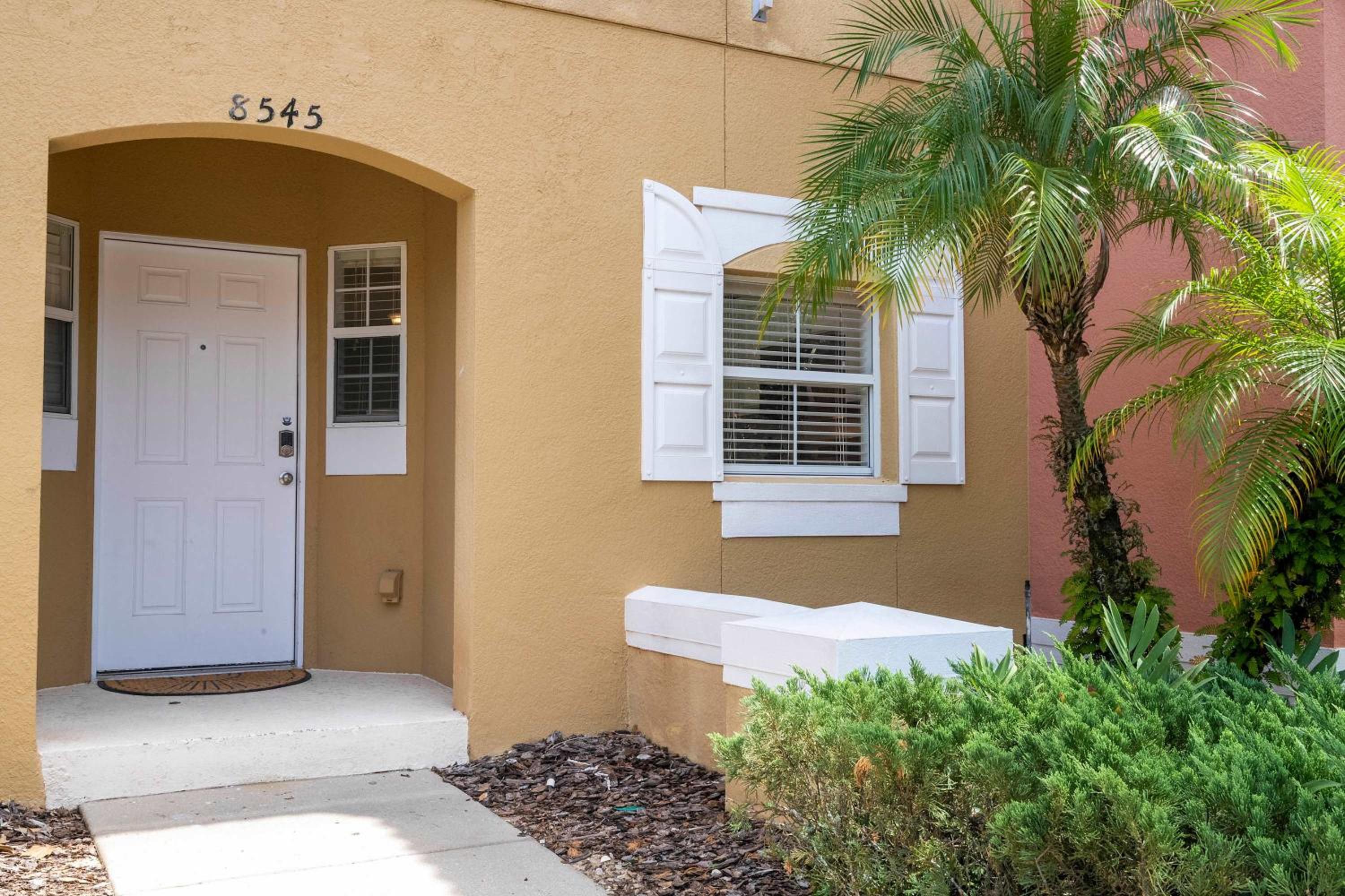 Bright 3B w Pool Close to Disney Encantada 8545