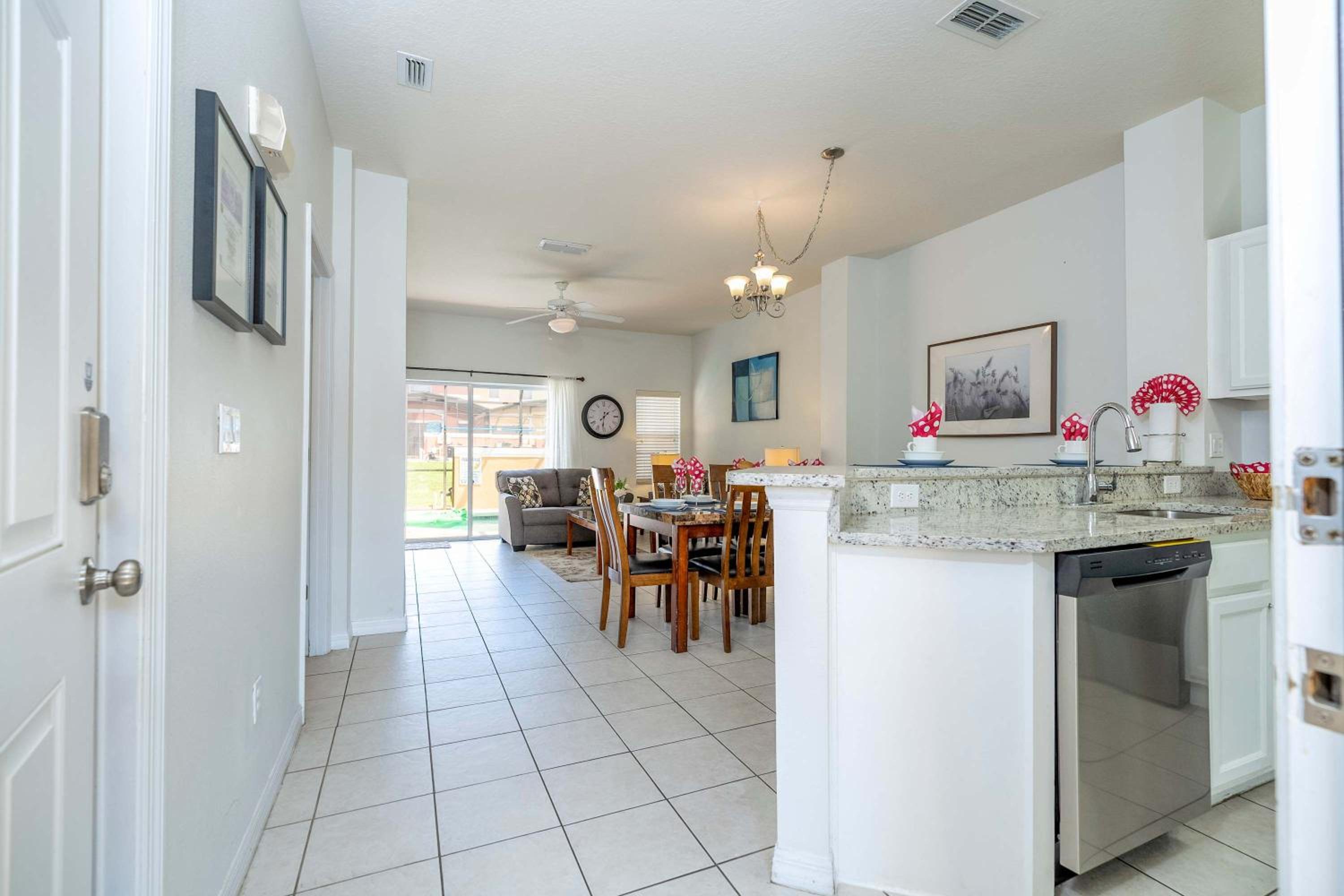 Bright 3B w Pool Close to Disney Encantada 8545