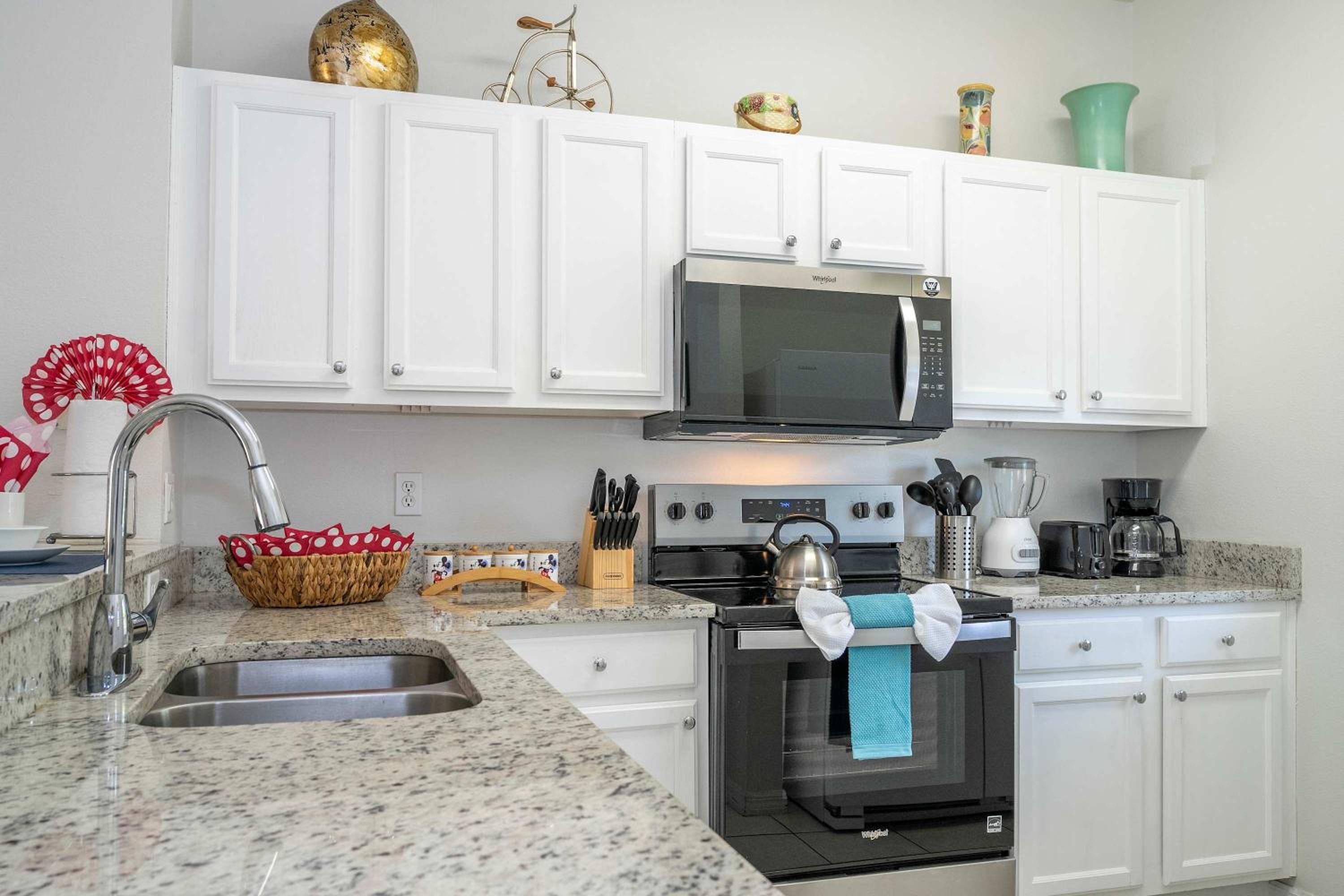 Bright 3B w Pool Close to Disney Encantada 8545