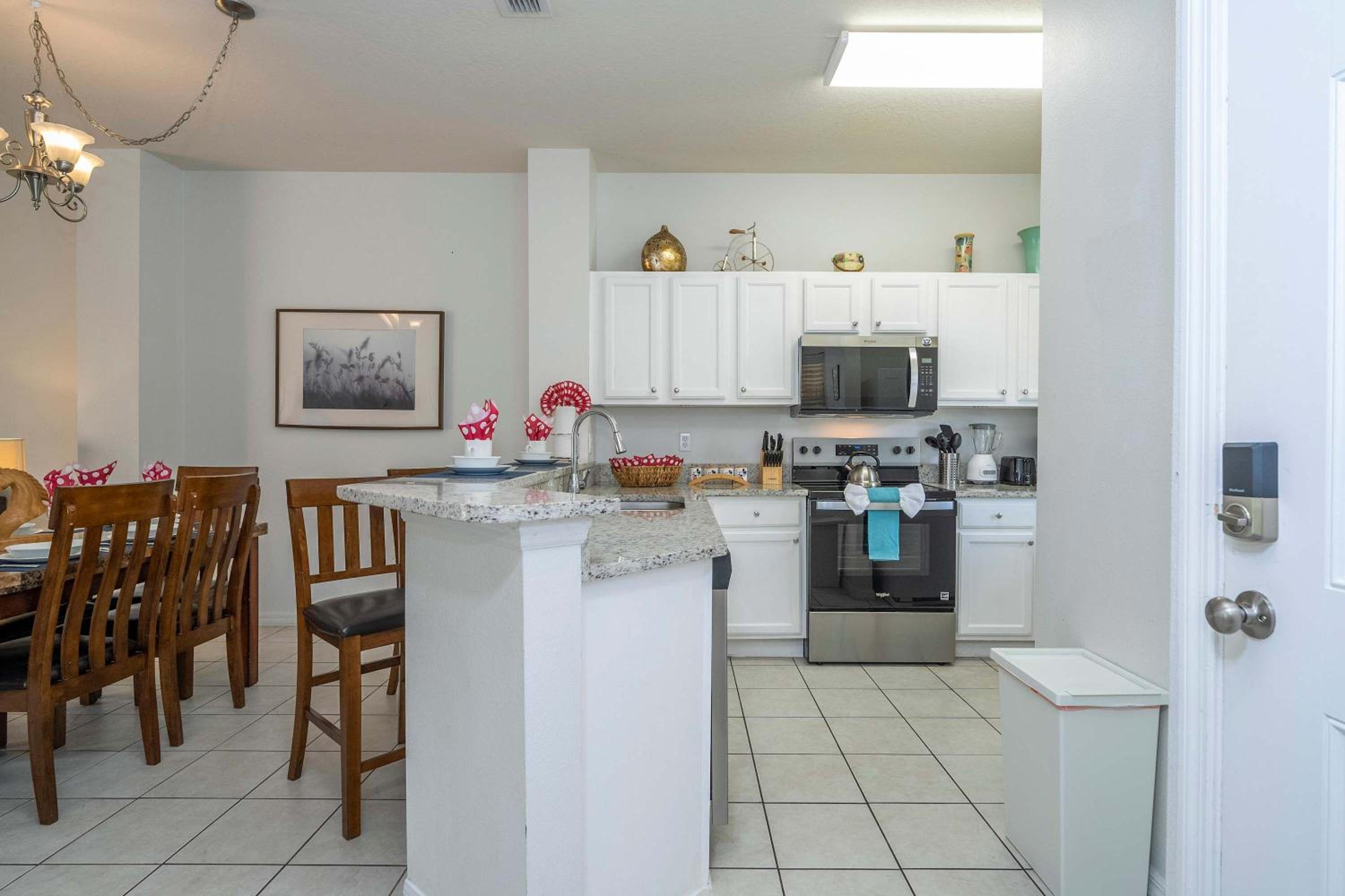 Bright 3B w Pool Close to Disney Encantada 8545
